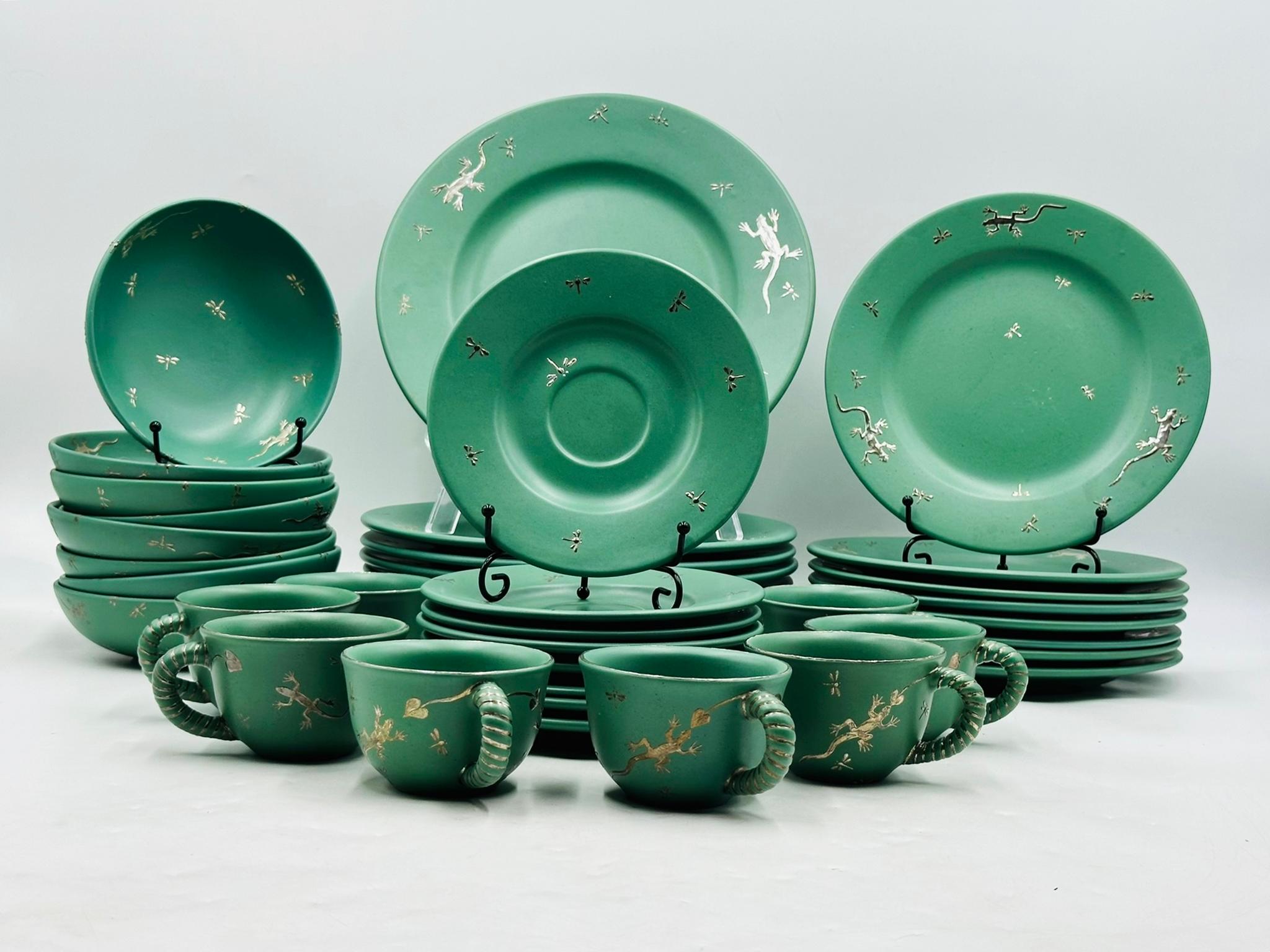 Dinner Service for 8 (40 Pieces) in Porcelain & Pure Silver by Emilia Castillo For Sale 4