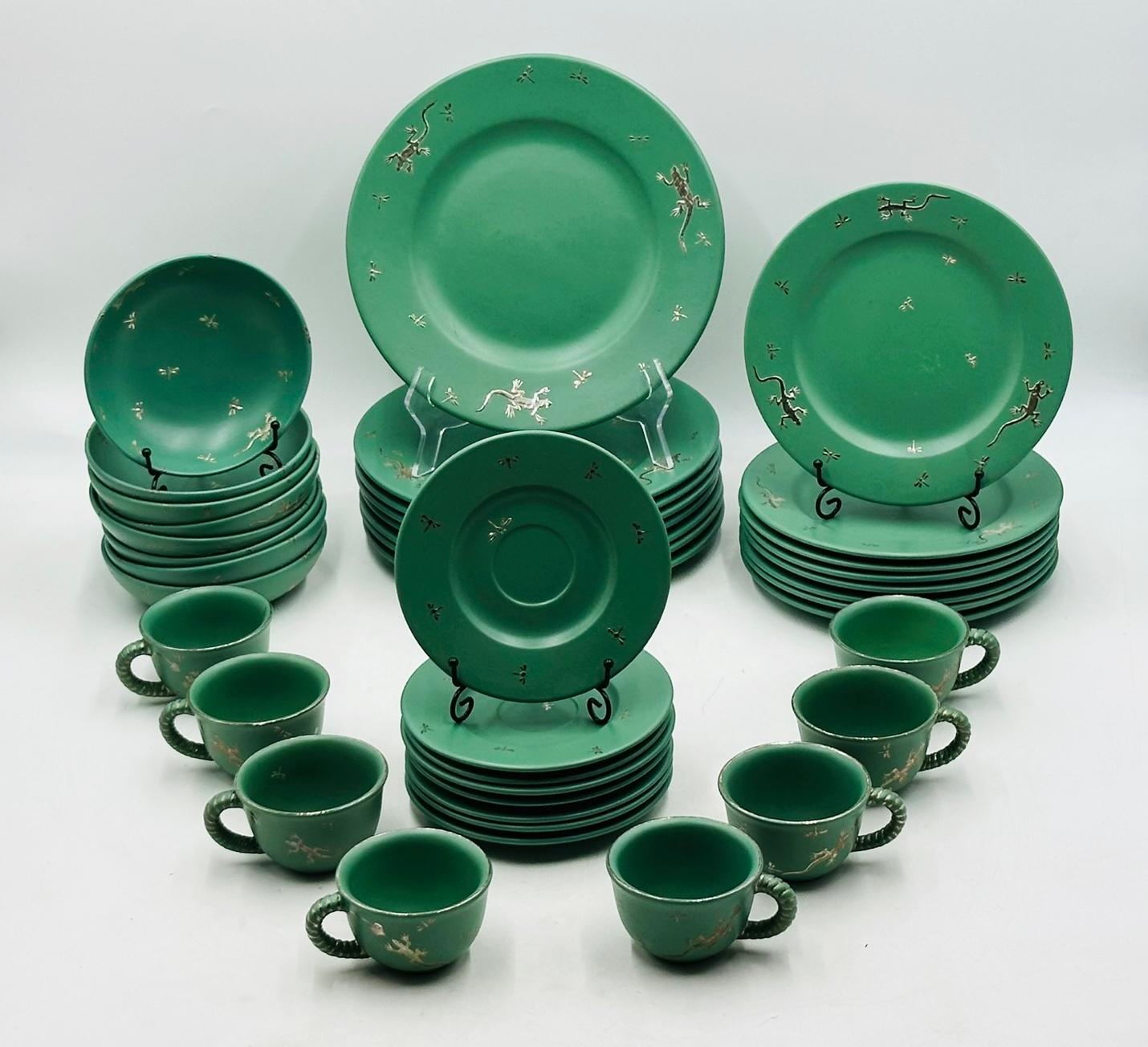 Dinner Service for 8 (40 Pieces) in Porcelain & Pure Silver by Emilia Castillo For Sale 9