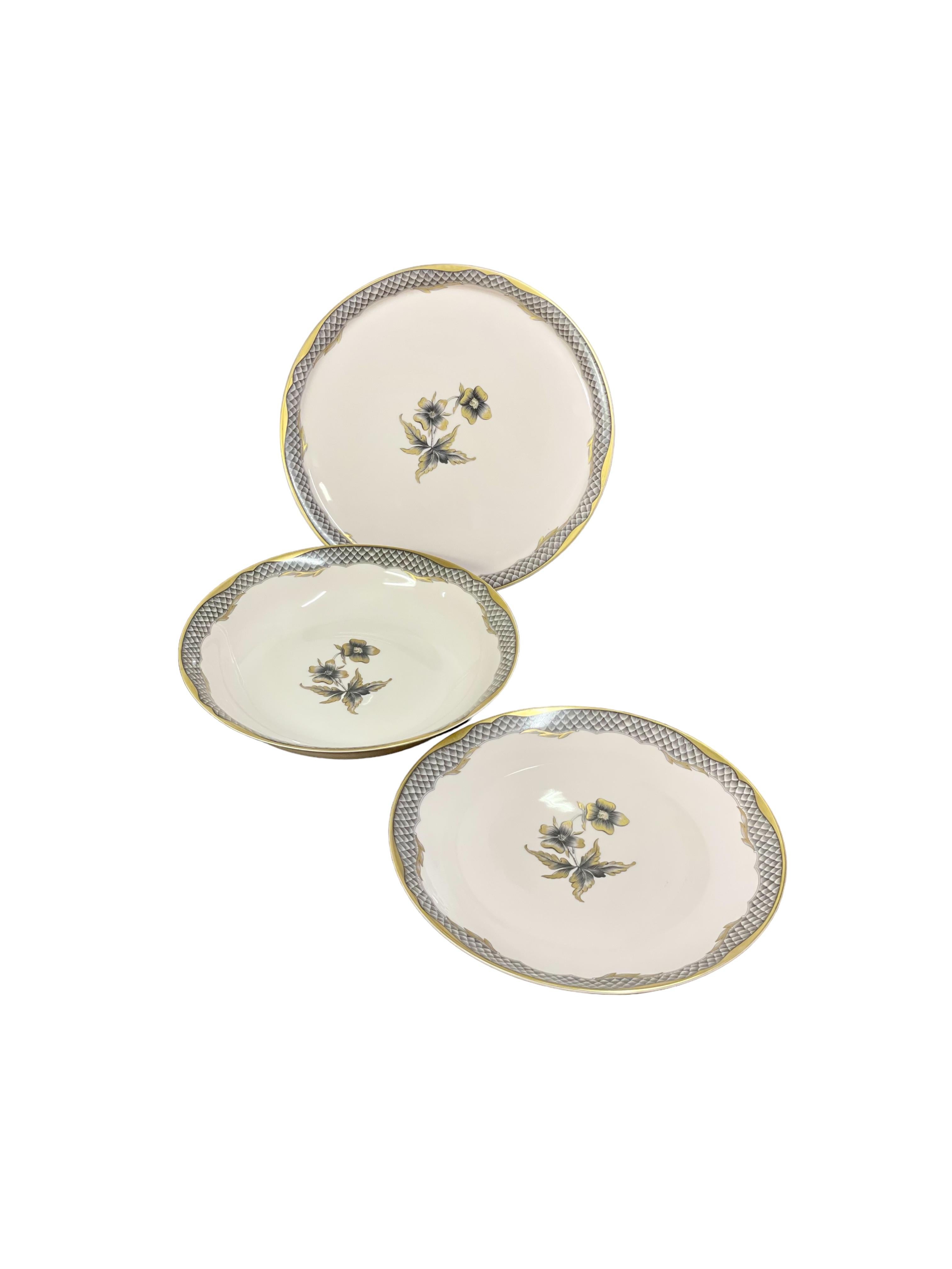 20th Century Dinner Service in Fine Limoges Porcelain By Georges DELILLE For Sale 5