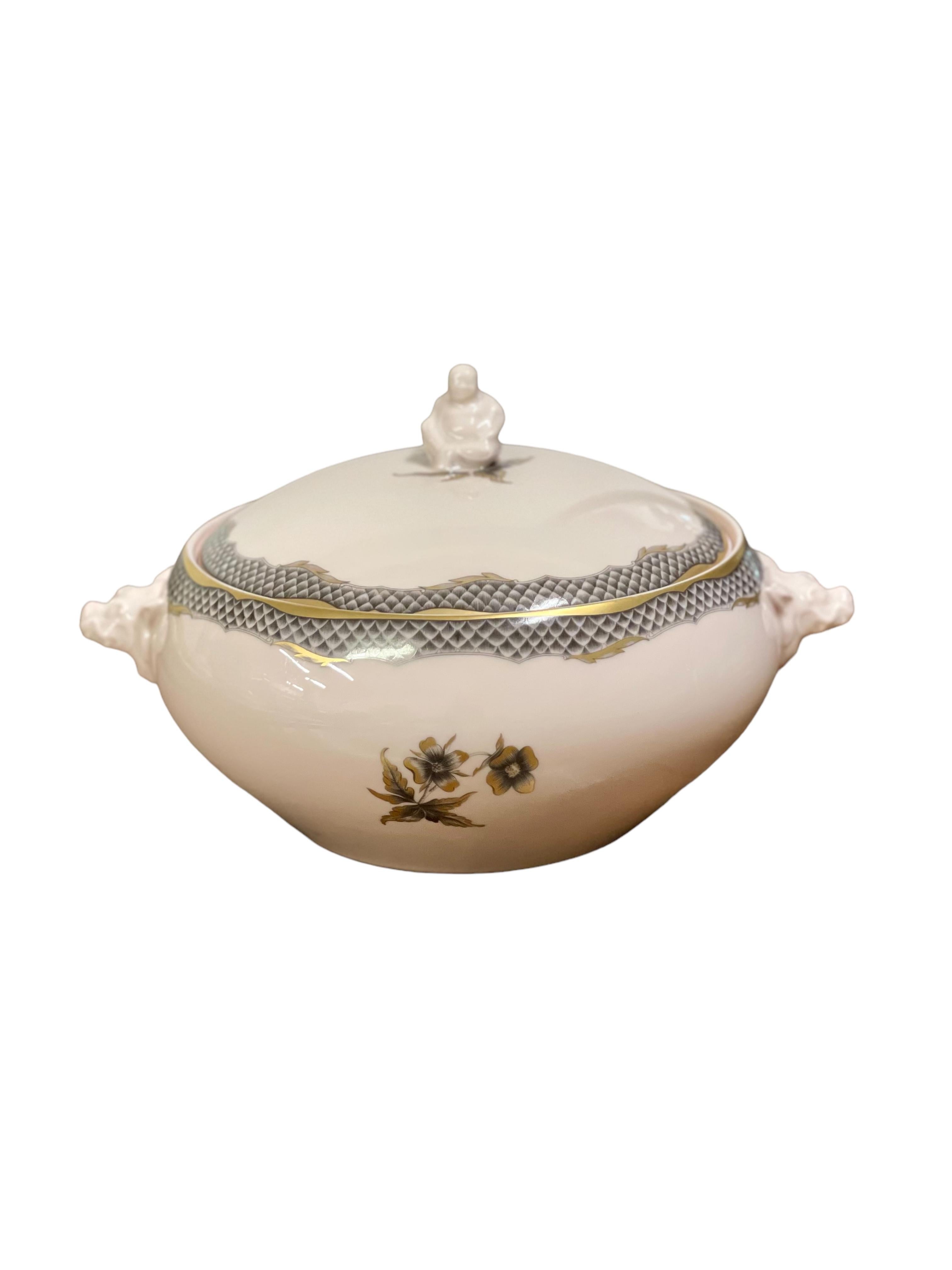 French 20th Century Dinner Service in Fine Limoges Porcelain By Georges DELILLE For Sale