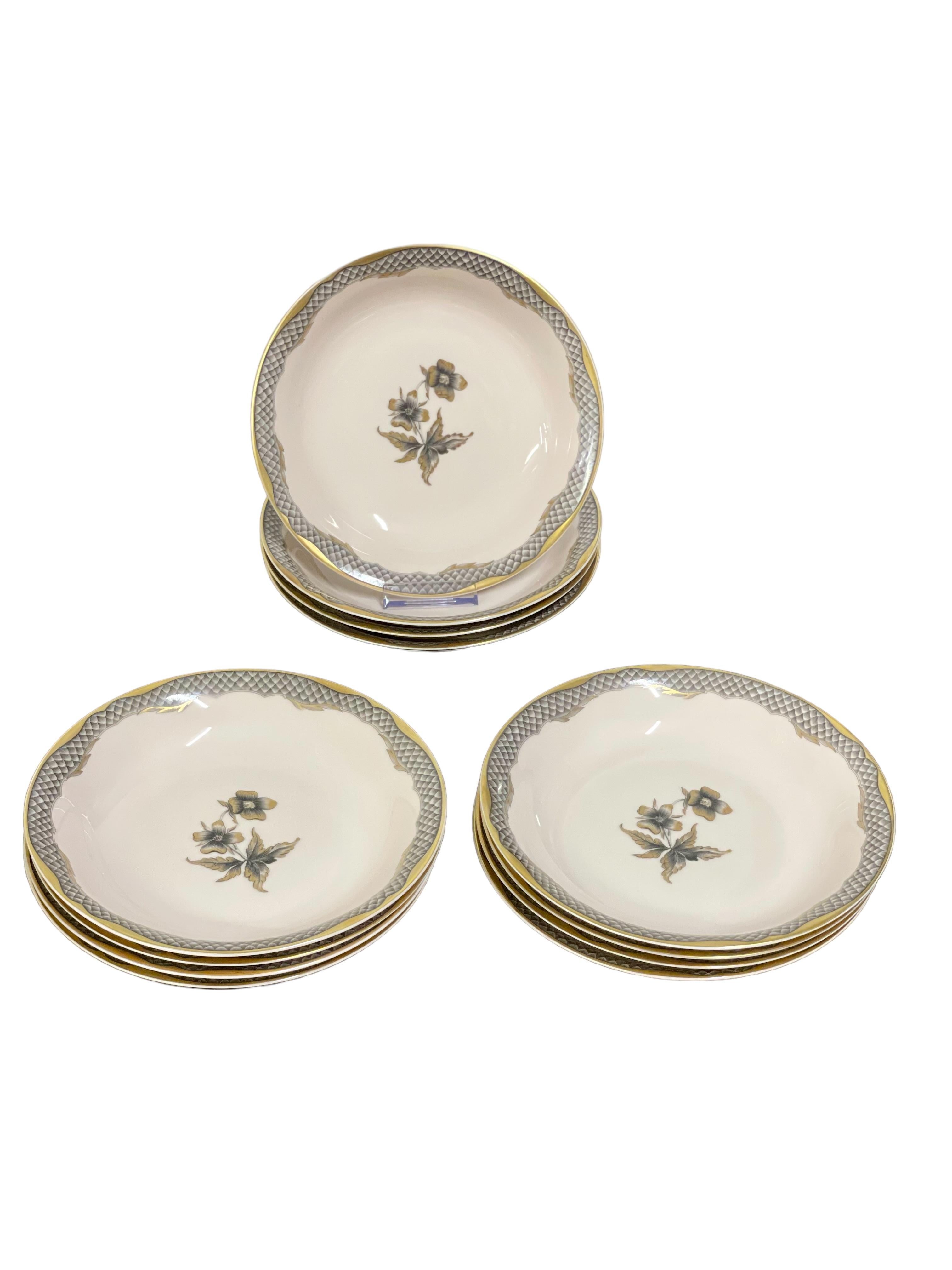 20th Century Dinner Service in Fine Limoges Porcelain By Georges DELILLE In Good Condition For Sale In LA CIOTAT, FR