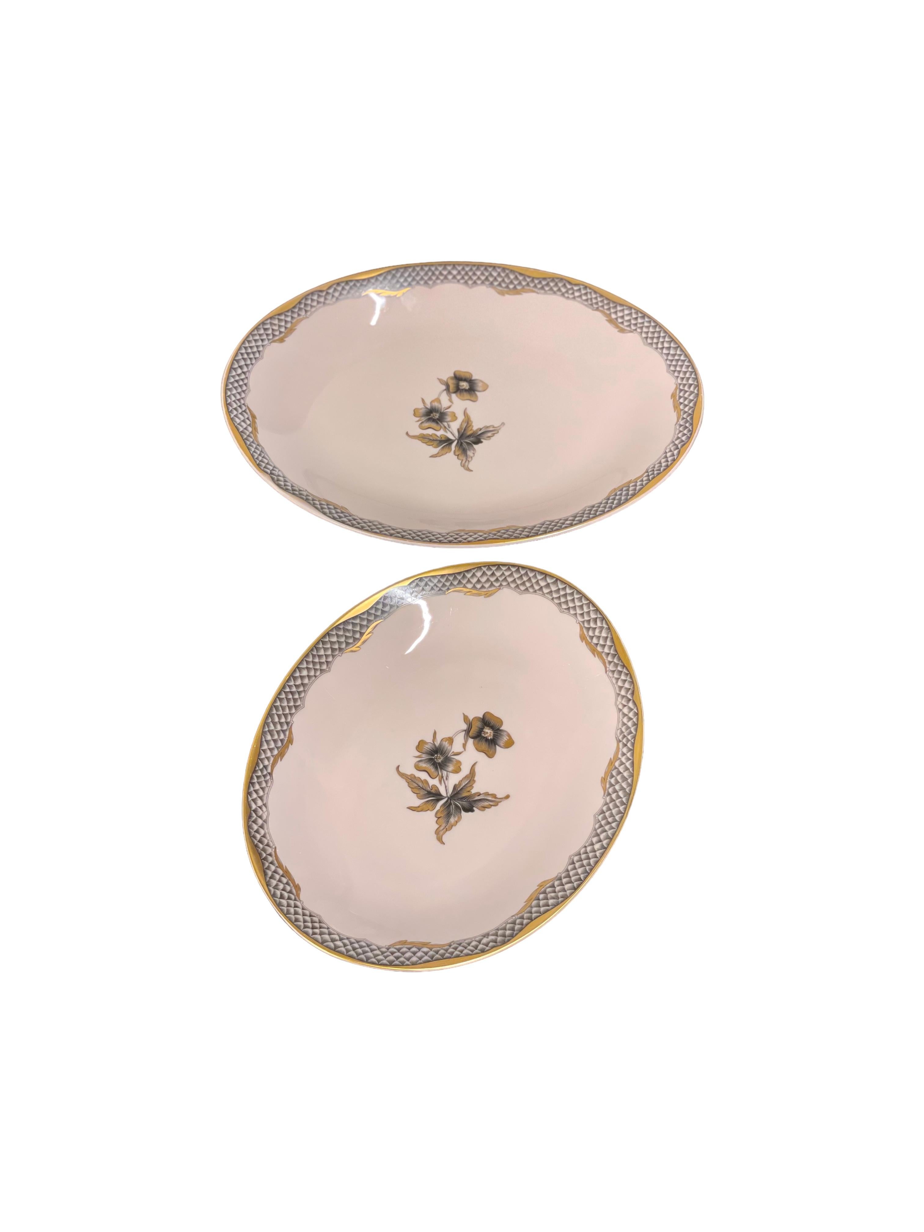 20th Century Dinner Service in Fine Limoges Porcelain By Georges DELILLE For Sale 2