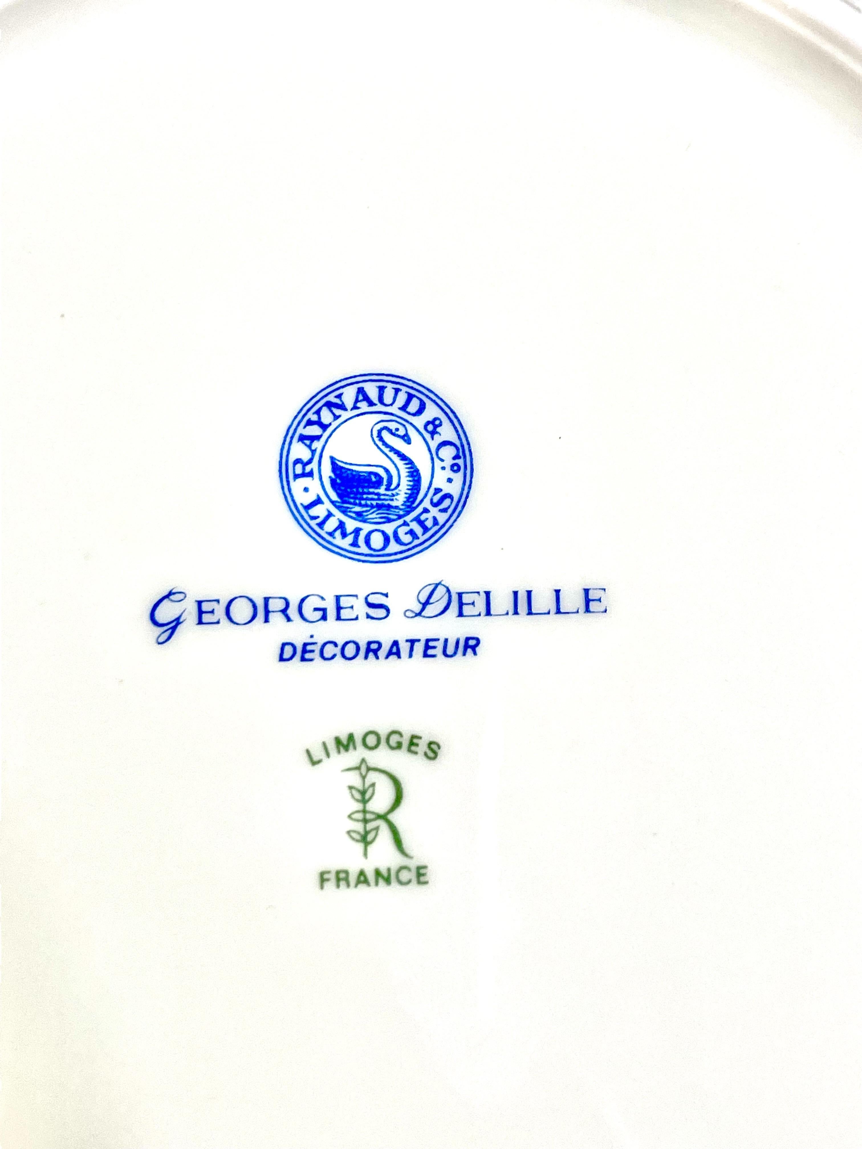 20th Century Dinner Service in Fine Limoges Porcelain By Georges DELILLE For Sale 4