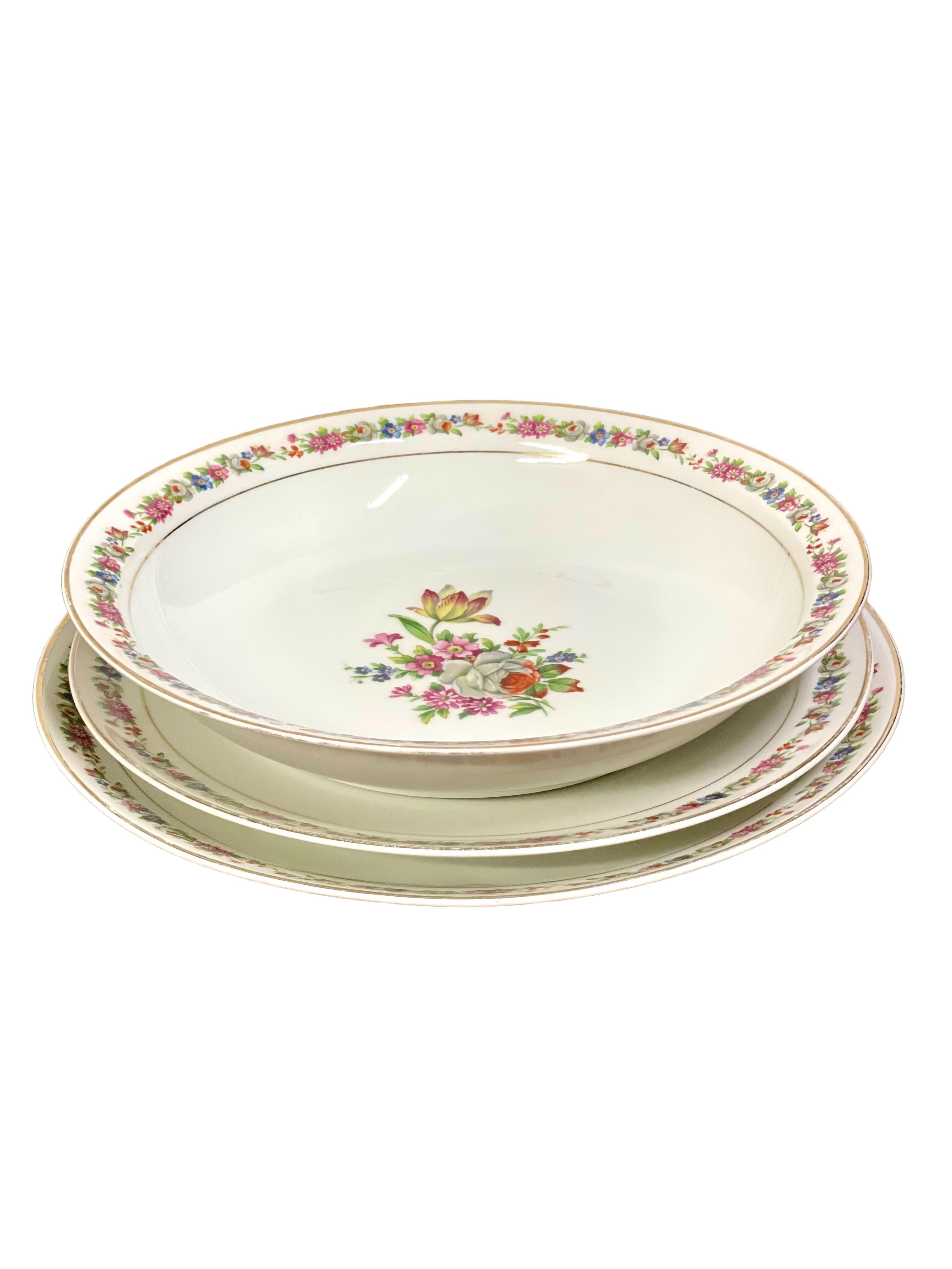 Service de table en porcelaine de Limoges par Raynaud & Cie en vente 3