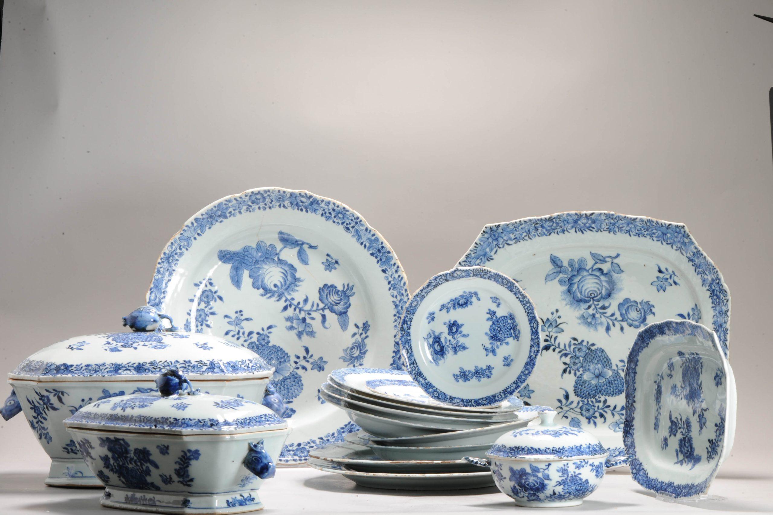 DINNER set de porcelaine chinoise ancienne de la période Kangxi/Yongzheng 18C, bleu et blanc en vente 9