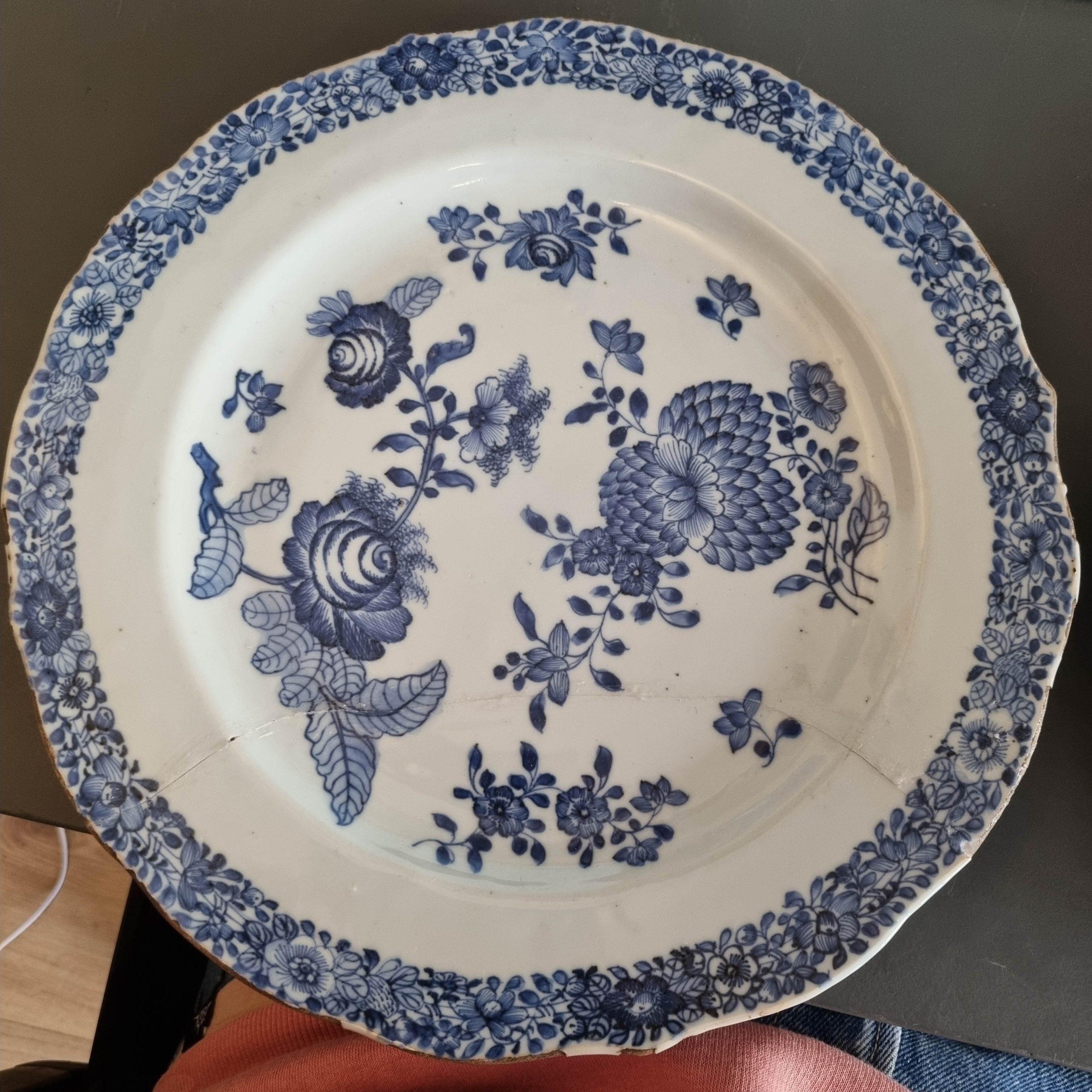 DINNER set de porcelaine chinoise ancienne de la période Kangxi/Yongzheng 18C, bleu et blanc en vente 1