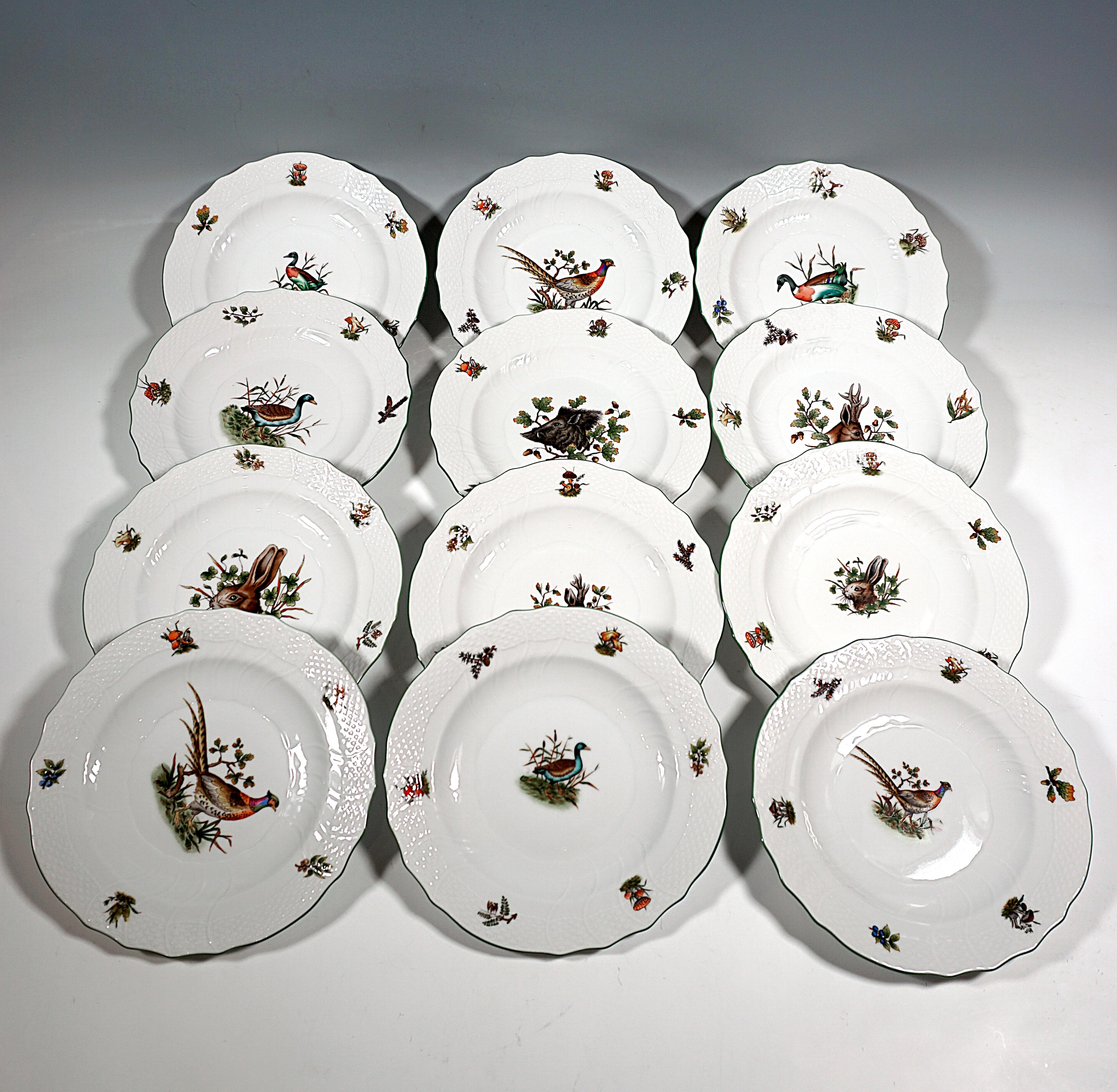 Painted Dinner Set For 12 Persons 'Classic Hunter Trophies' Herend Hungary, 20th Century