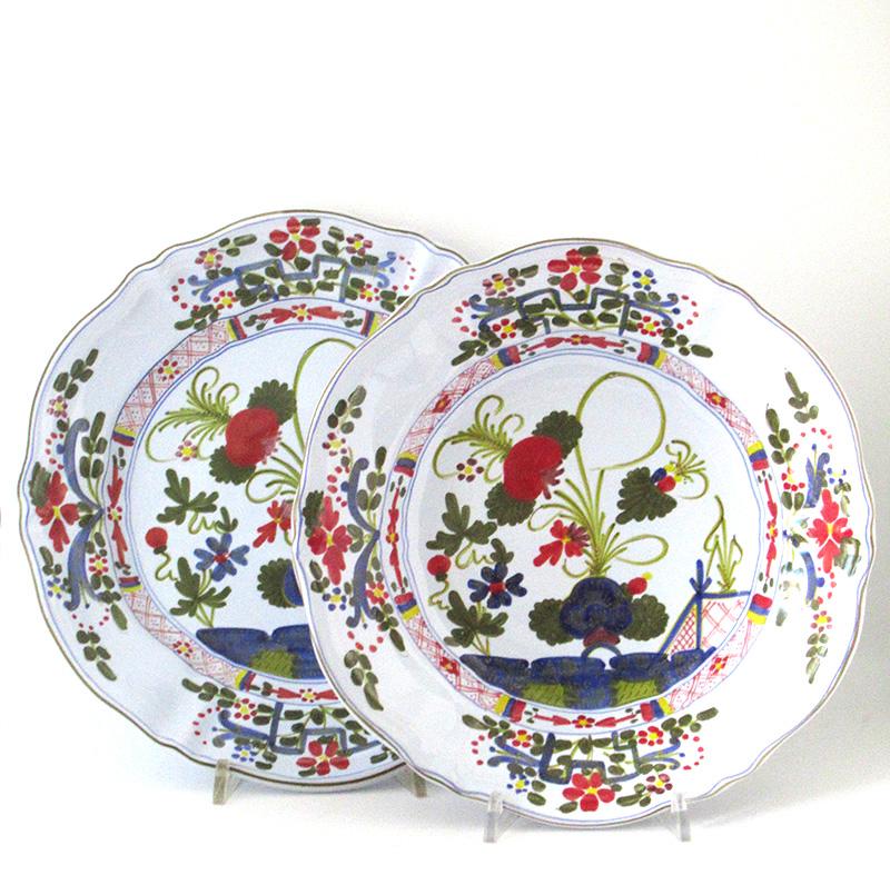 Hand painted dinner ware set with Garofano pattern  (6 covers - 12 pieces: 6 soup bowls and 6 plates) hand-painted majolica from Faenza, Italy .

Created  and decorated entirely by hand by master craftsmen from Faenza, Italy. 

The set can be fully