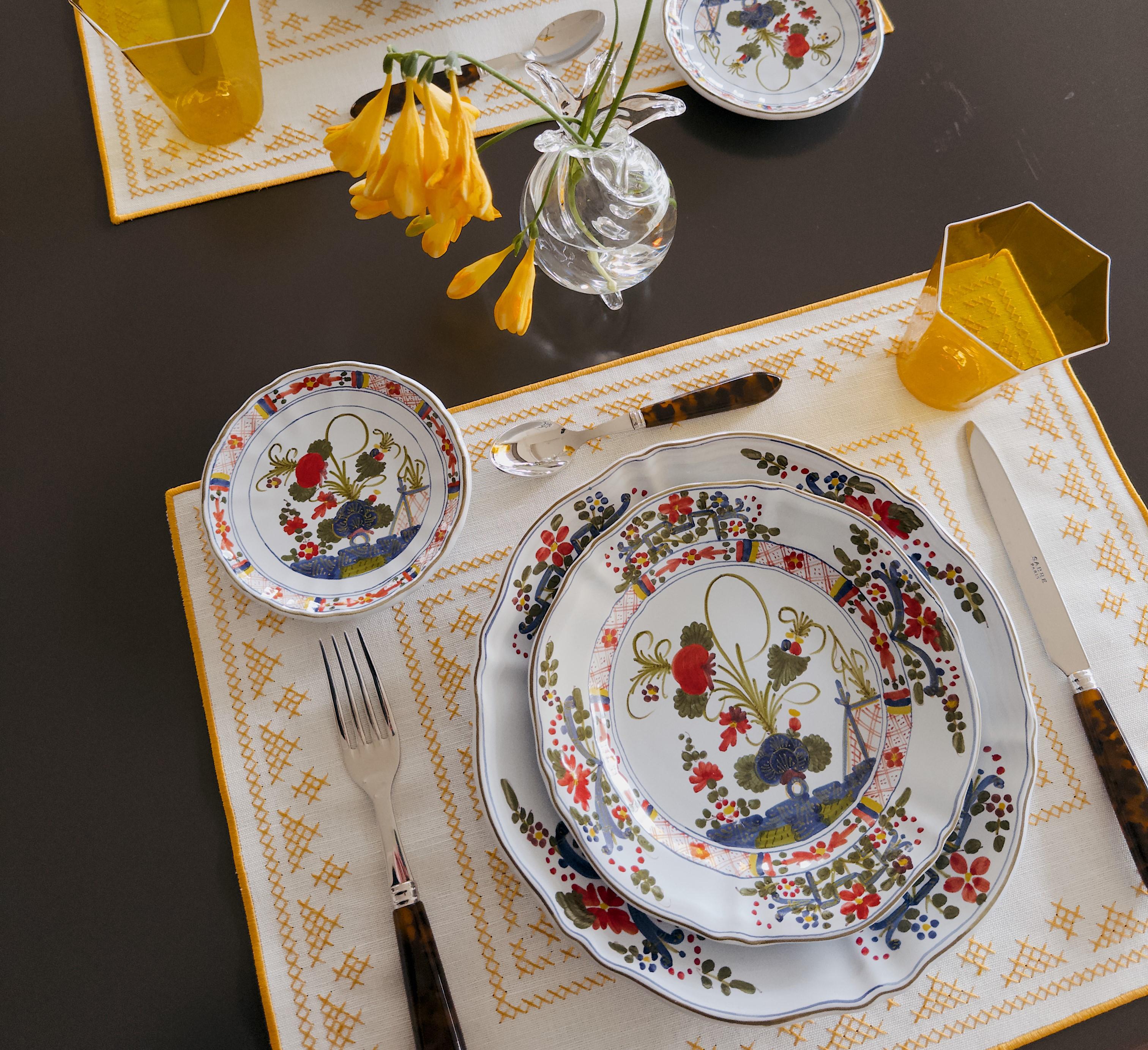Dinner set for 6  (12 pieces)  Hand Painted  Italian Faience Garofano Faenza In New Condition For Sale In London, GB