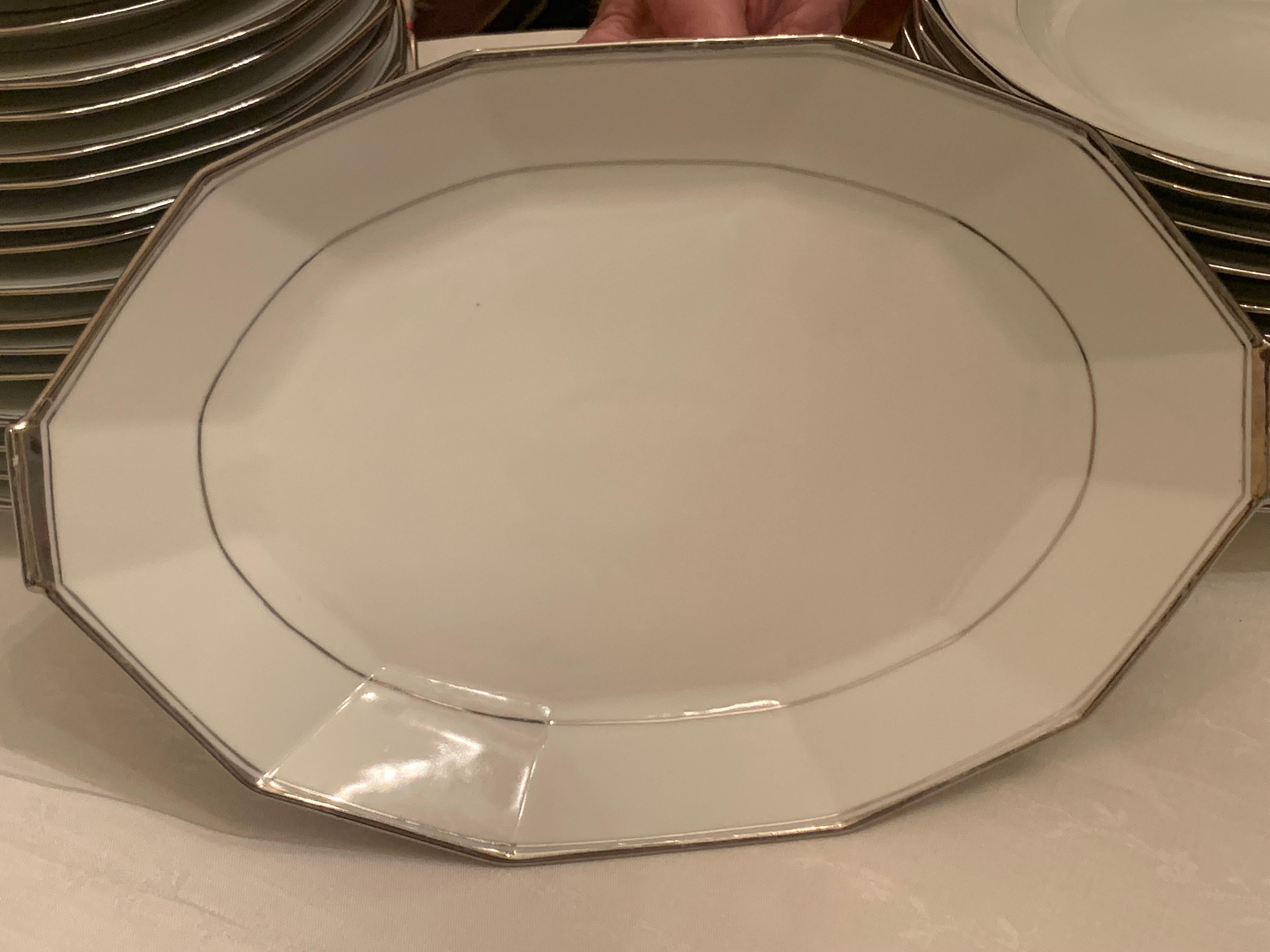 Dinner set porcelain limoges modern style In Good Condition For Sale In Los Angeles, CA