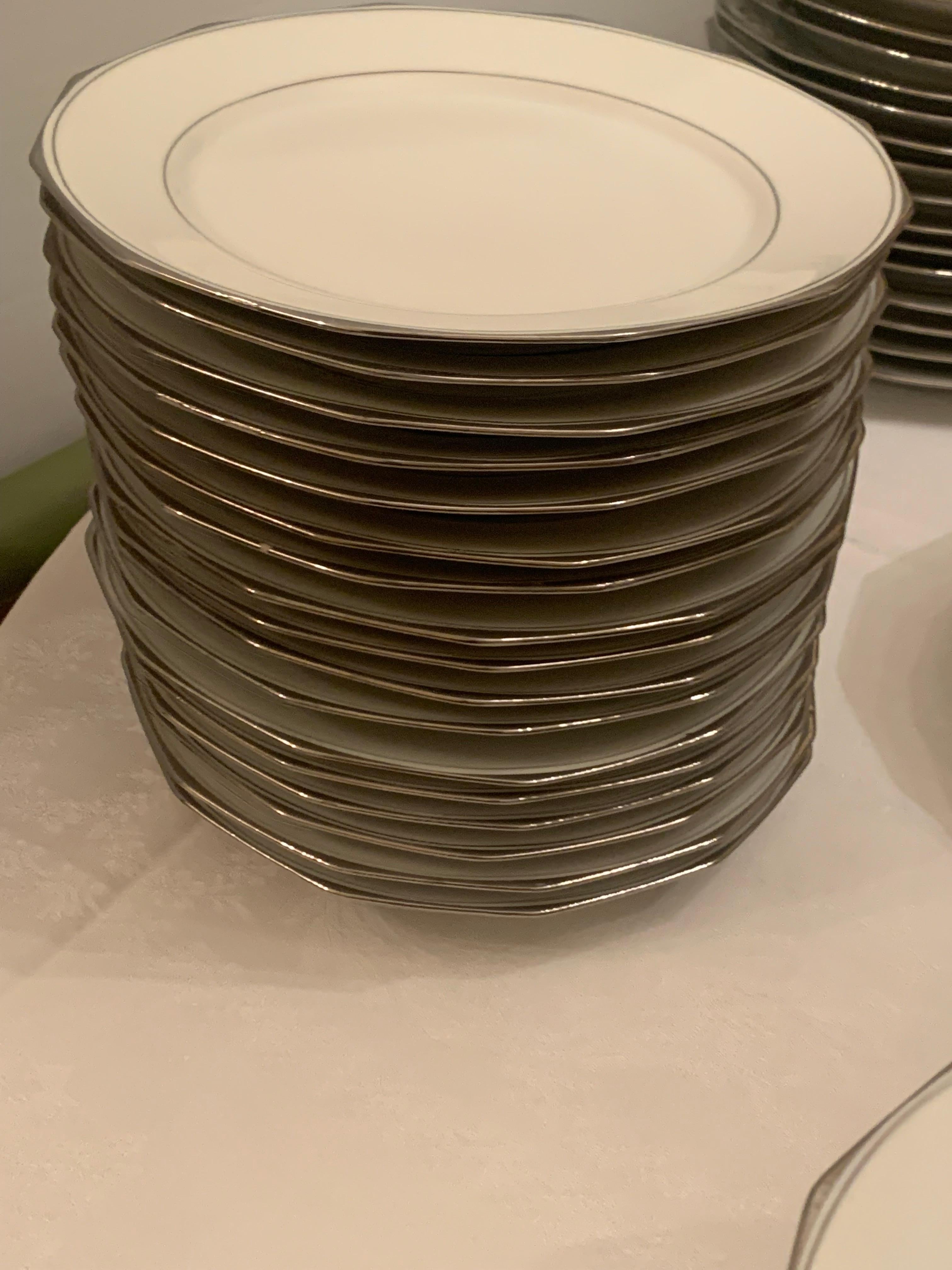 Dinner set porcelain limoges modern style For Sale 1