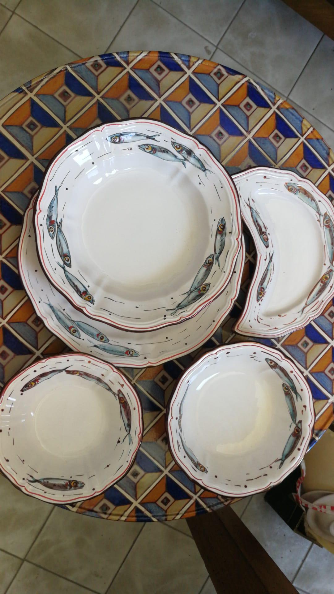Dinner set for 6  (12 pieces) by Bottega Vignoli Hand Painted Italian Majolica  For Sale 3
