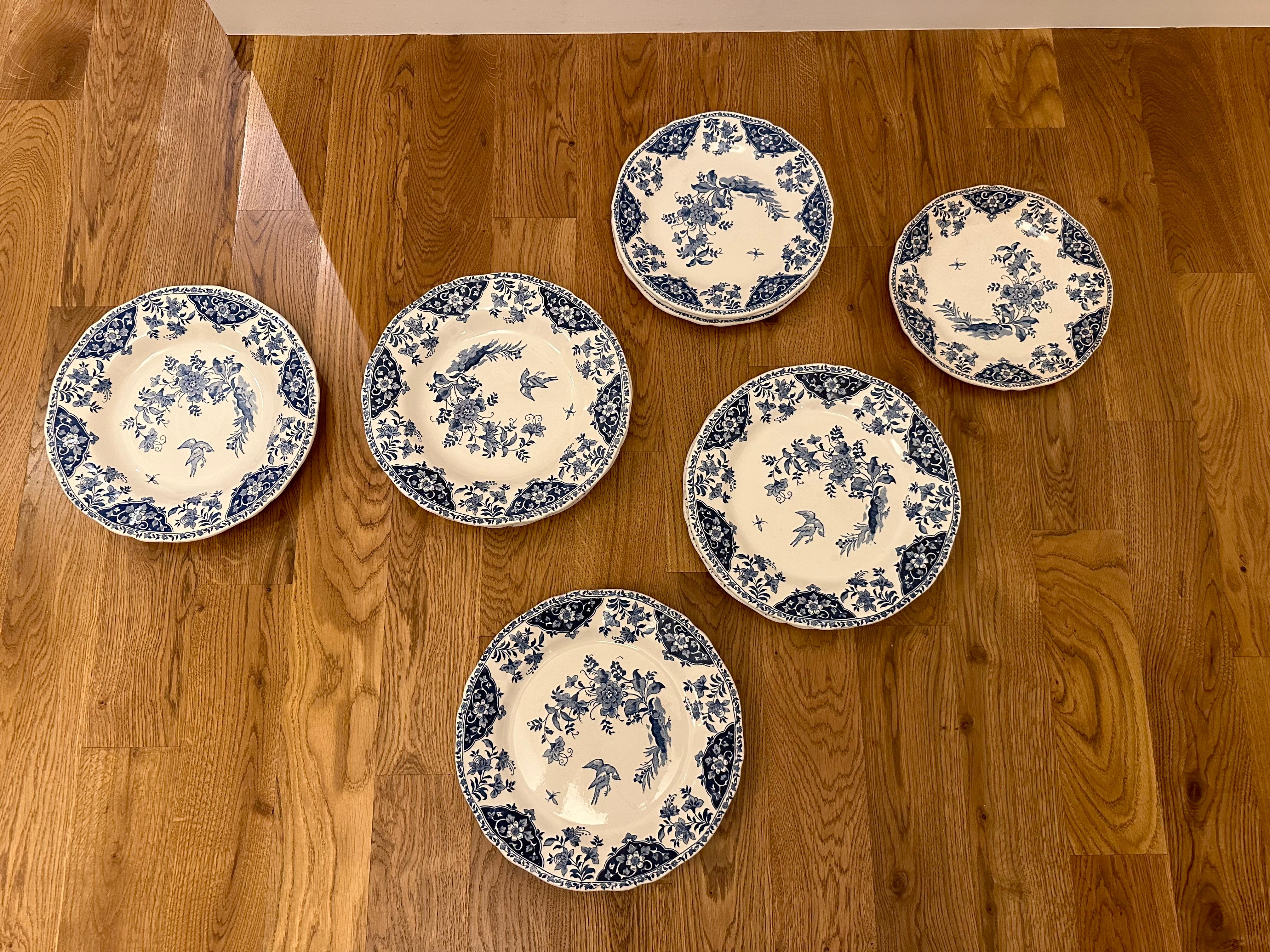 Ensemble de 12 assiettes plates du désert profond décorées de Delft bleu de Gien. France en vente 4