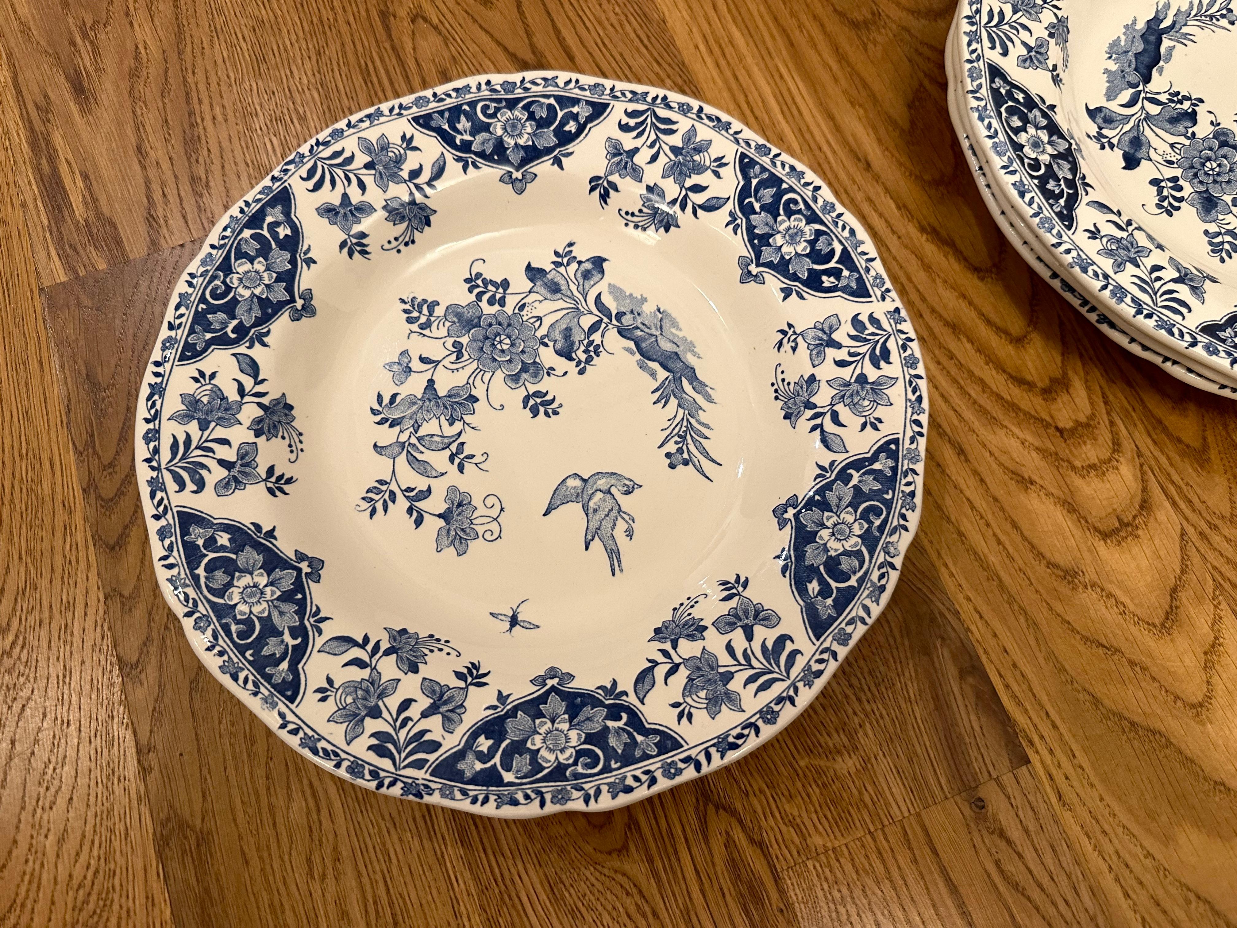 Français Ensemble de 12 assiettes plates du désert profond décorées de Delft bleu de Gien. France en vente