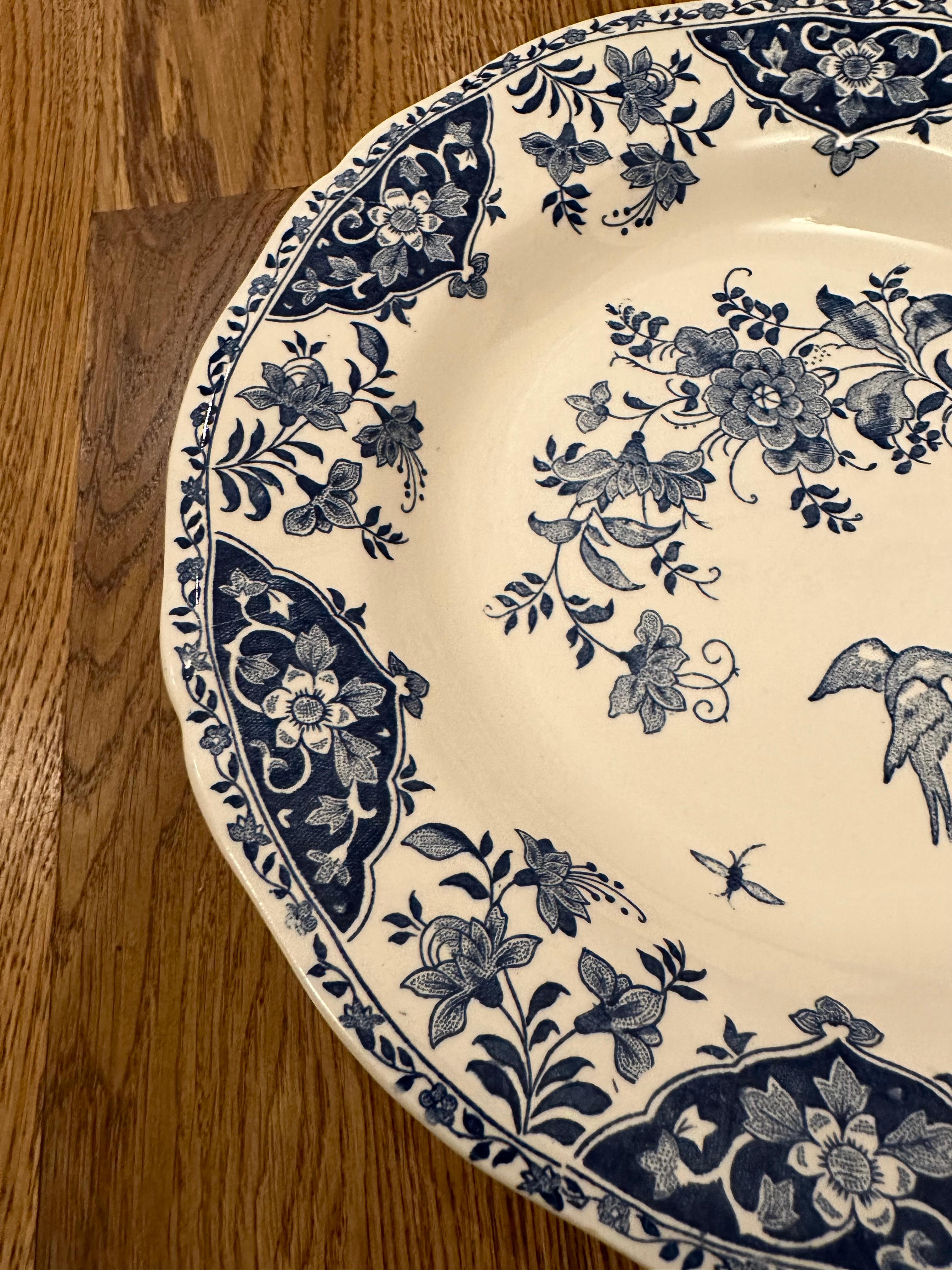 Ensemble de 12 assiettes plates du désert profond décorées de Delft bleu de Gien. France Bon état - En vente à SAINT-OUEN, FR