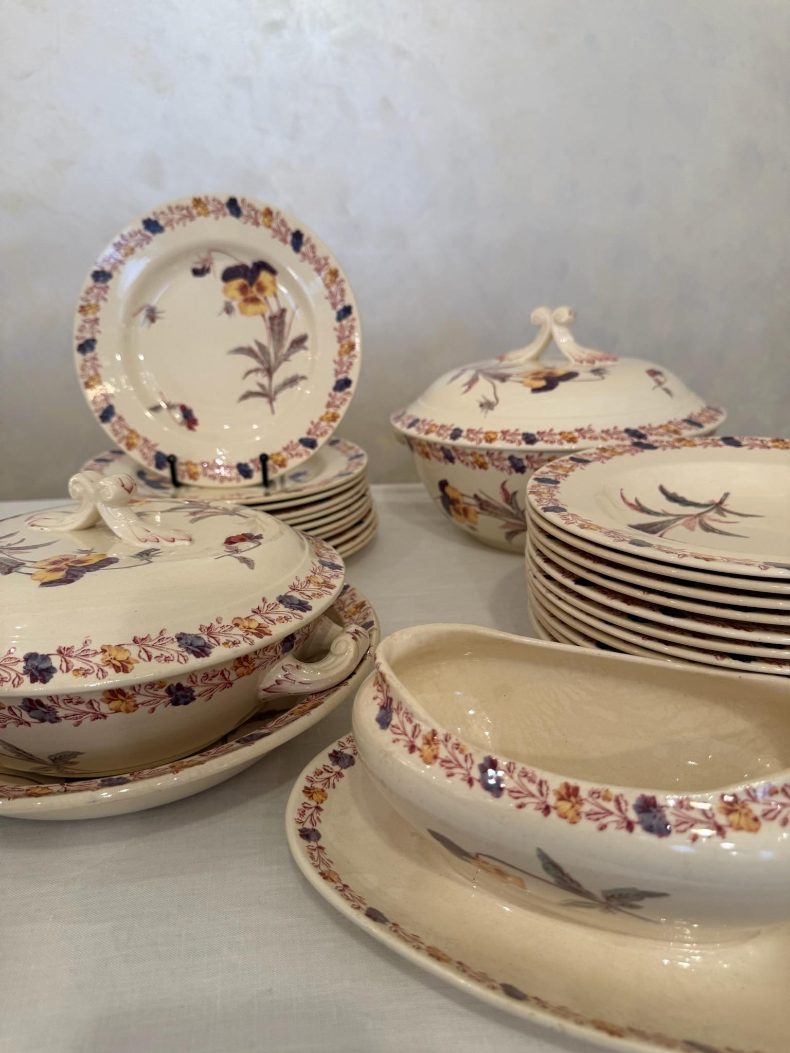 Geschirrset mit Blumendekor, Luneville (20. Jahrhundert) im Angebot