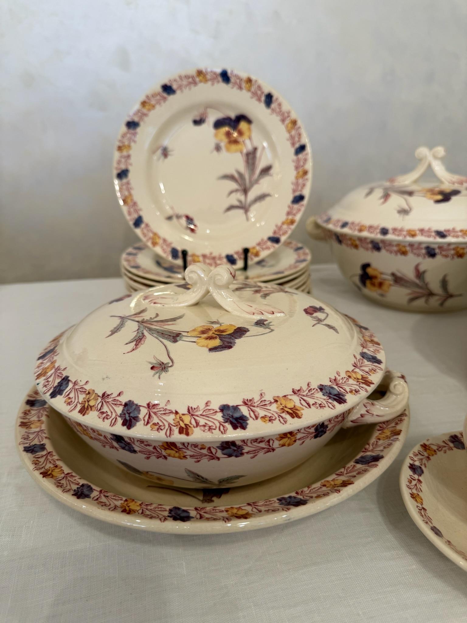 Geschirrset mit Blumendekor, Luneville (Porzellan) im Angebot