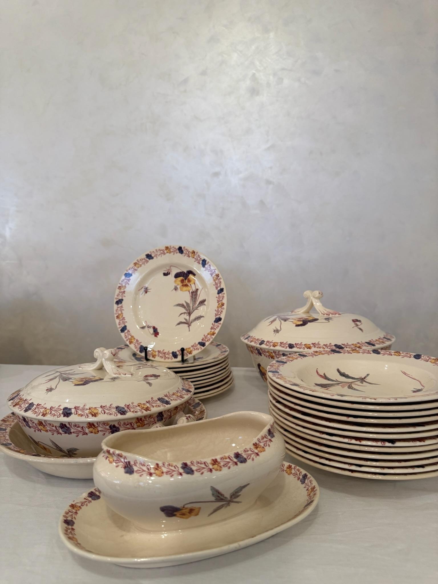 Geschirrset mit Blumendekor, Luneville im Angebot 1