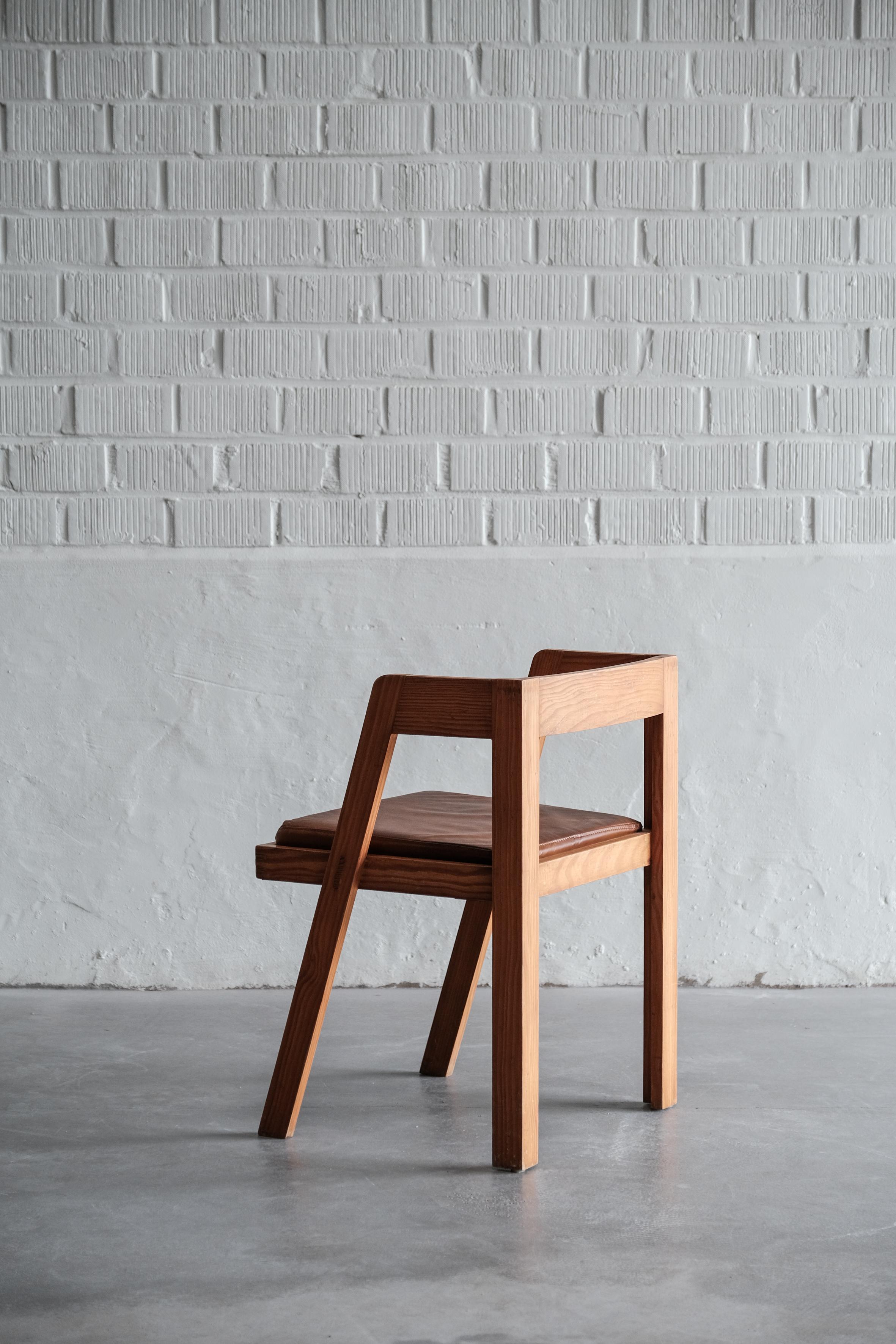 Mid-Century Modern Dinning set with blue formica table top and leather seating
