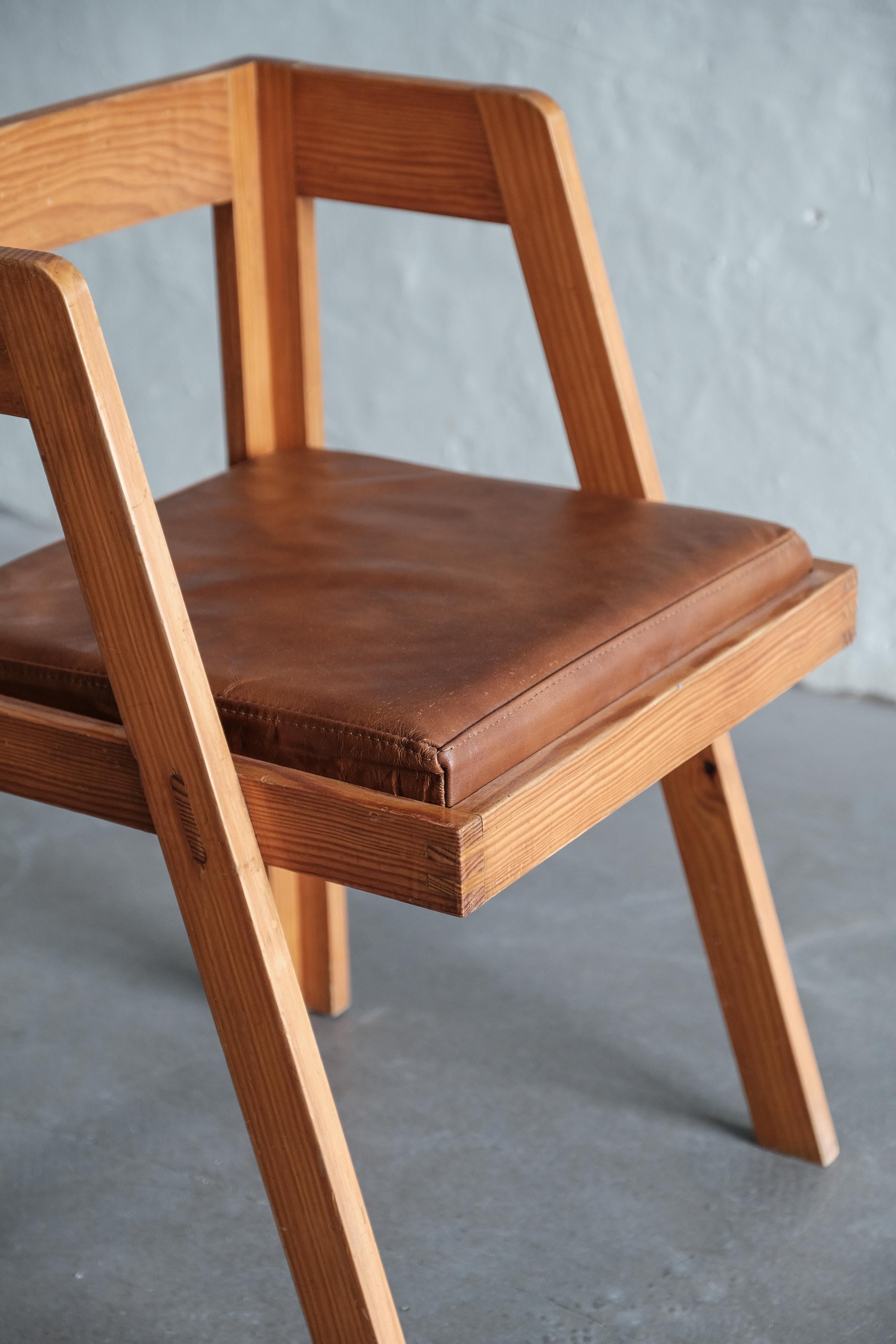 20th Century Dinning set with blue formica table top and leather seating