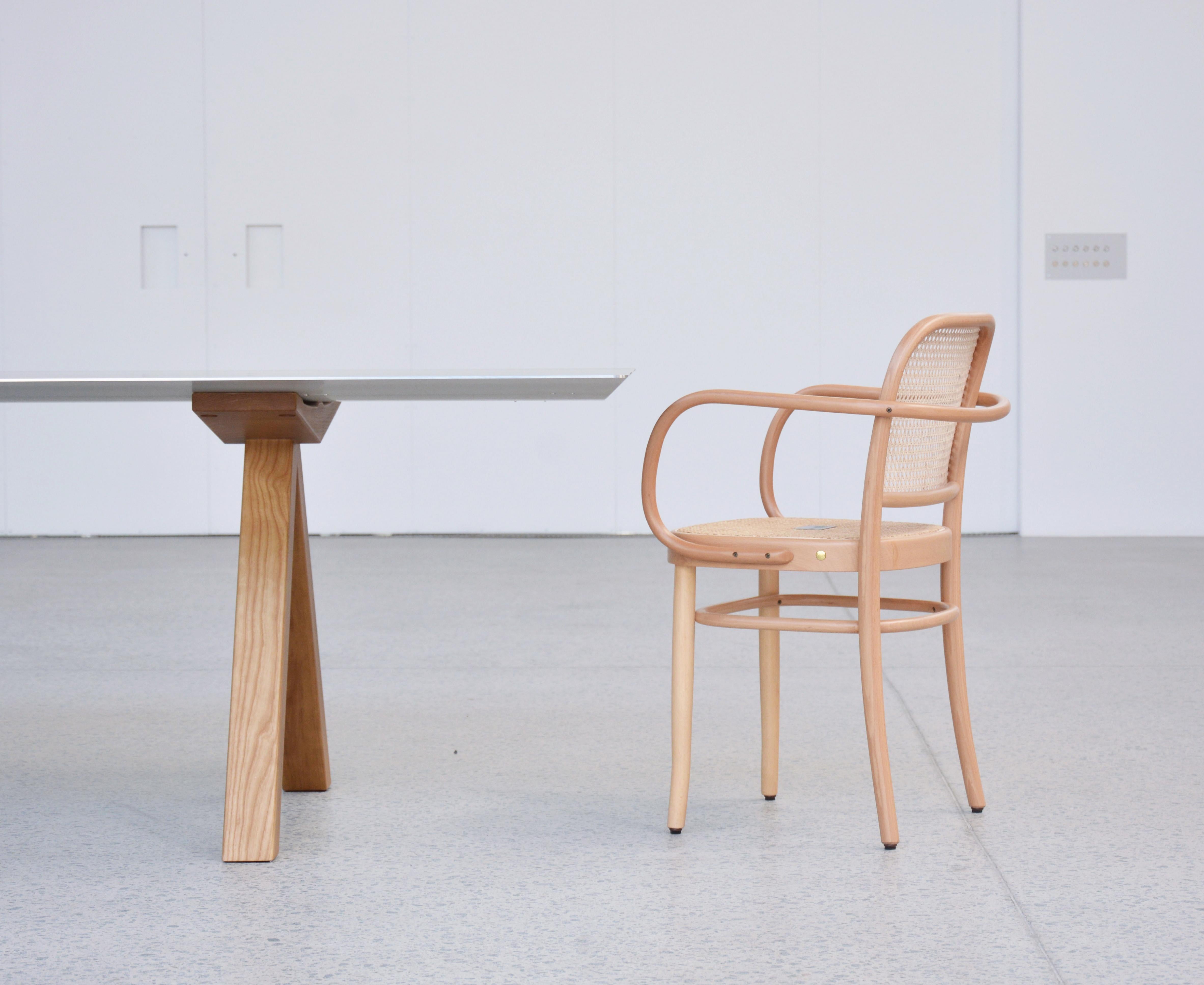 Esstisch / Tisch, Modell „Table B“ von Konstantin Grcic, Holzbeine mit Aluminiumplatte im Angebot 1
