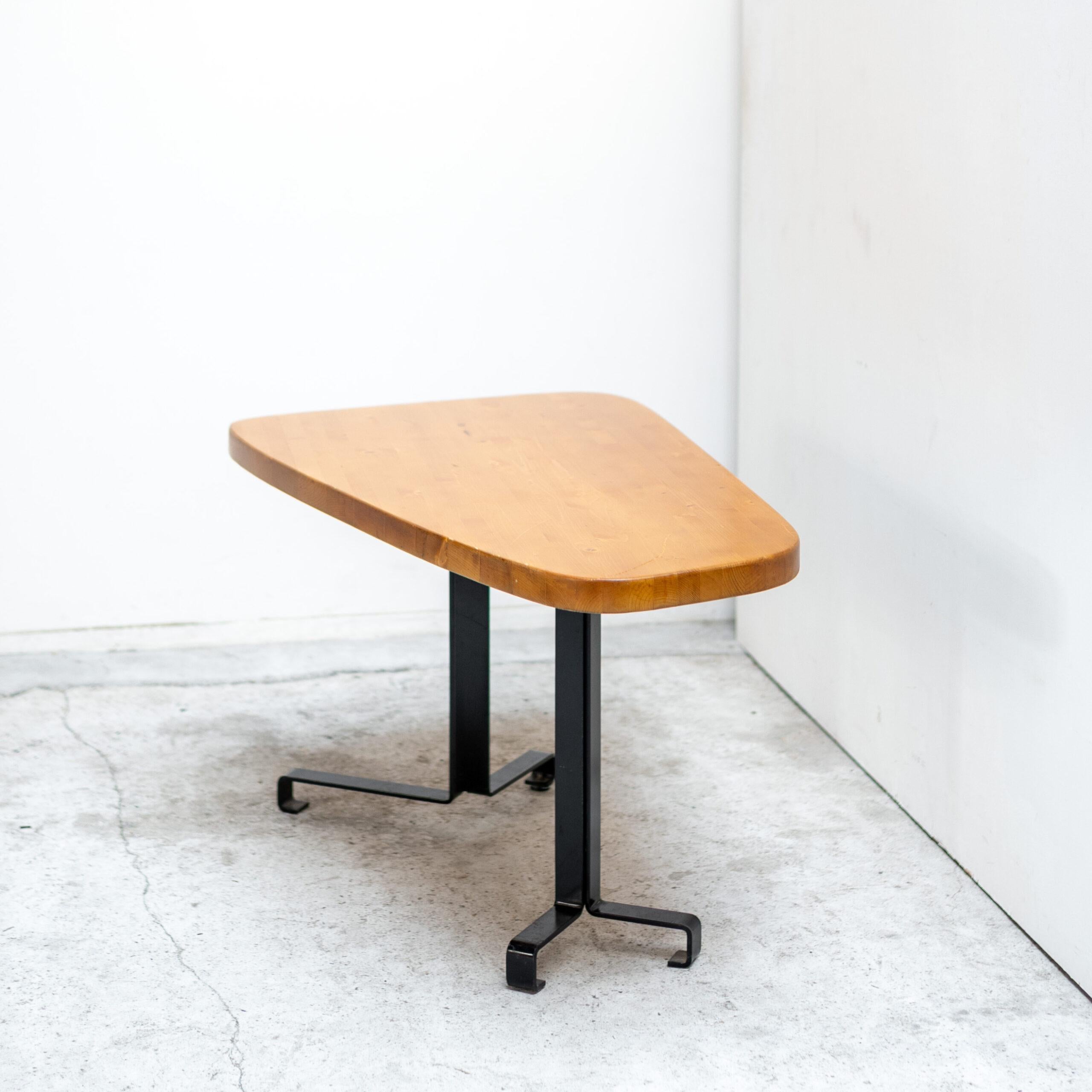 Français Table de salle à manger de Charlotte Perriand en vente
