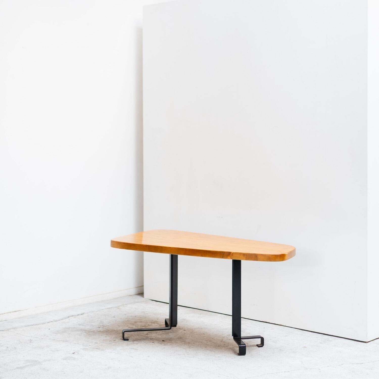 Fin du 20e siècle Table de salle à manger de Charlotte Perriand en vente