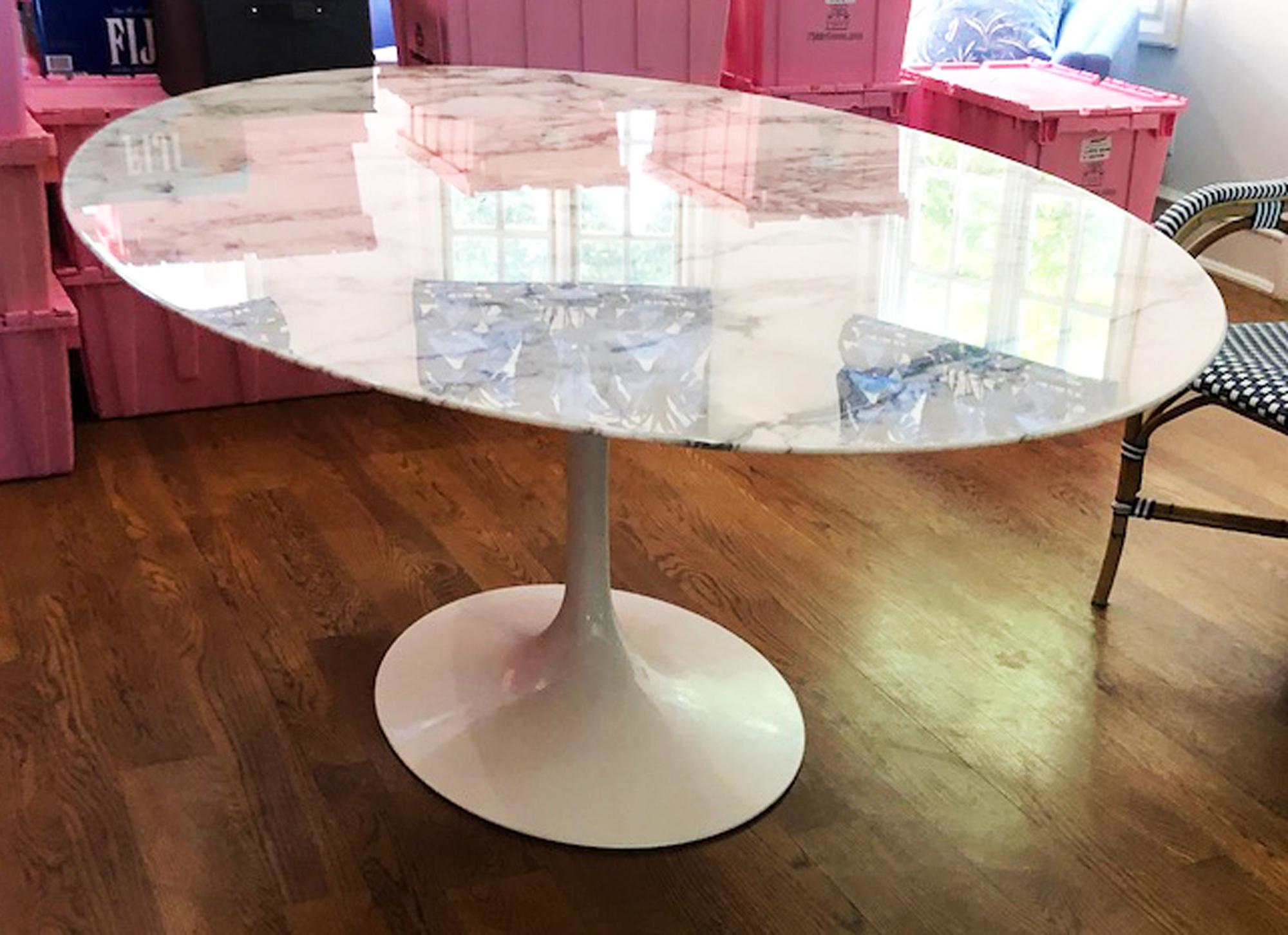 Mid-Century Modern Dinning Table by Eero Saarinen for Knoll International Arabescato Marble