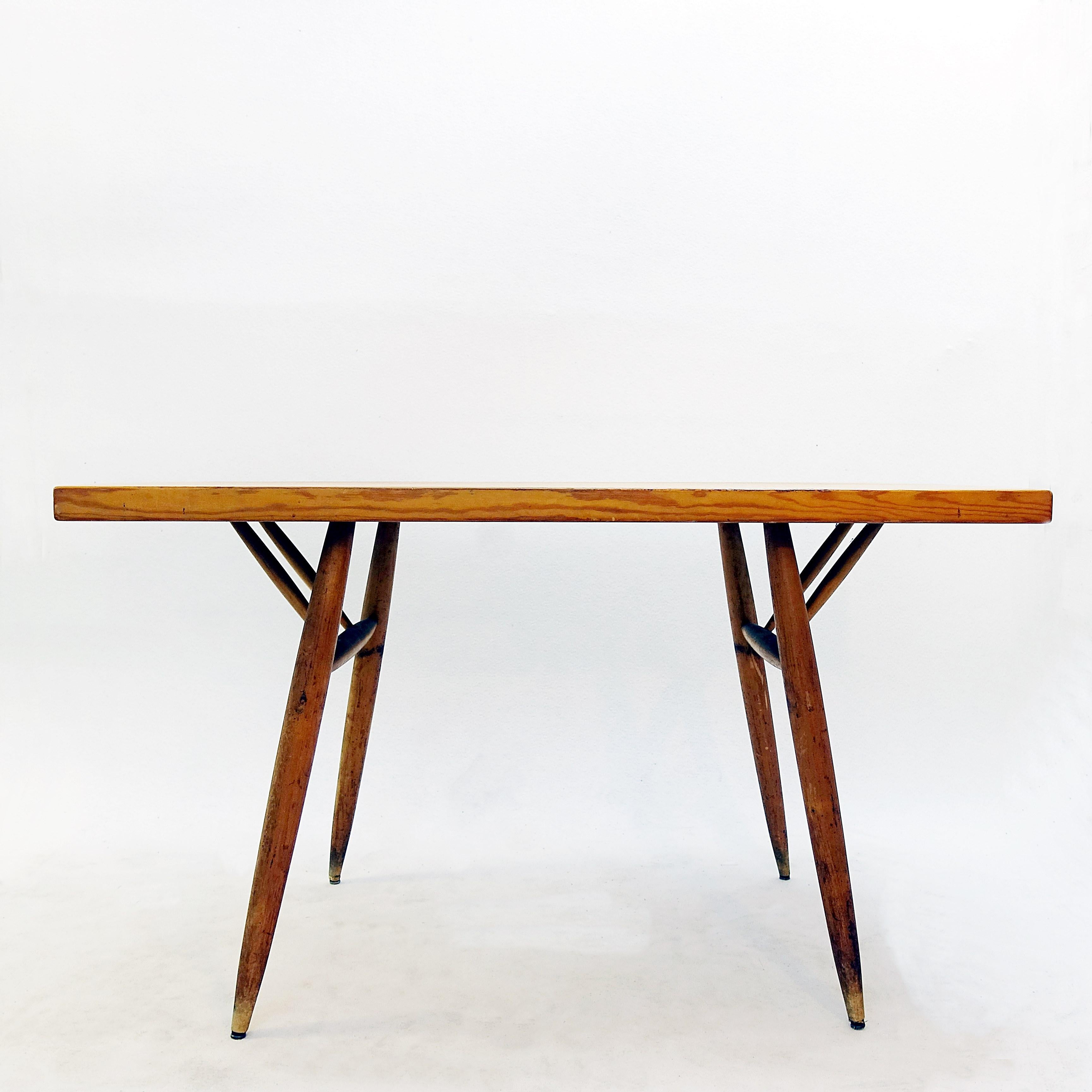 Dining Table by Ilmari Tapiovaara for Laukaan Puu, Finnland, 1960s.