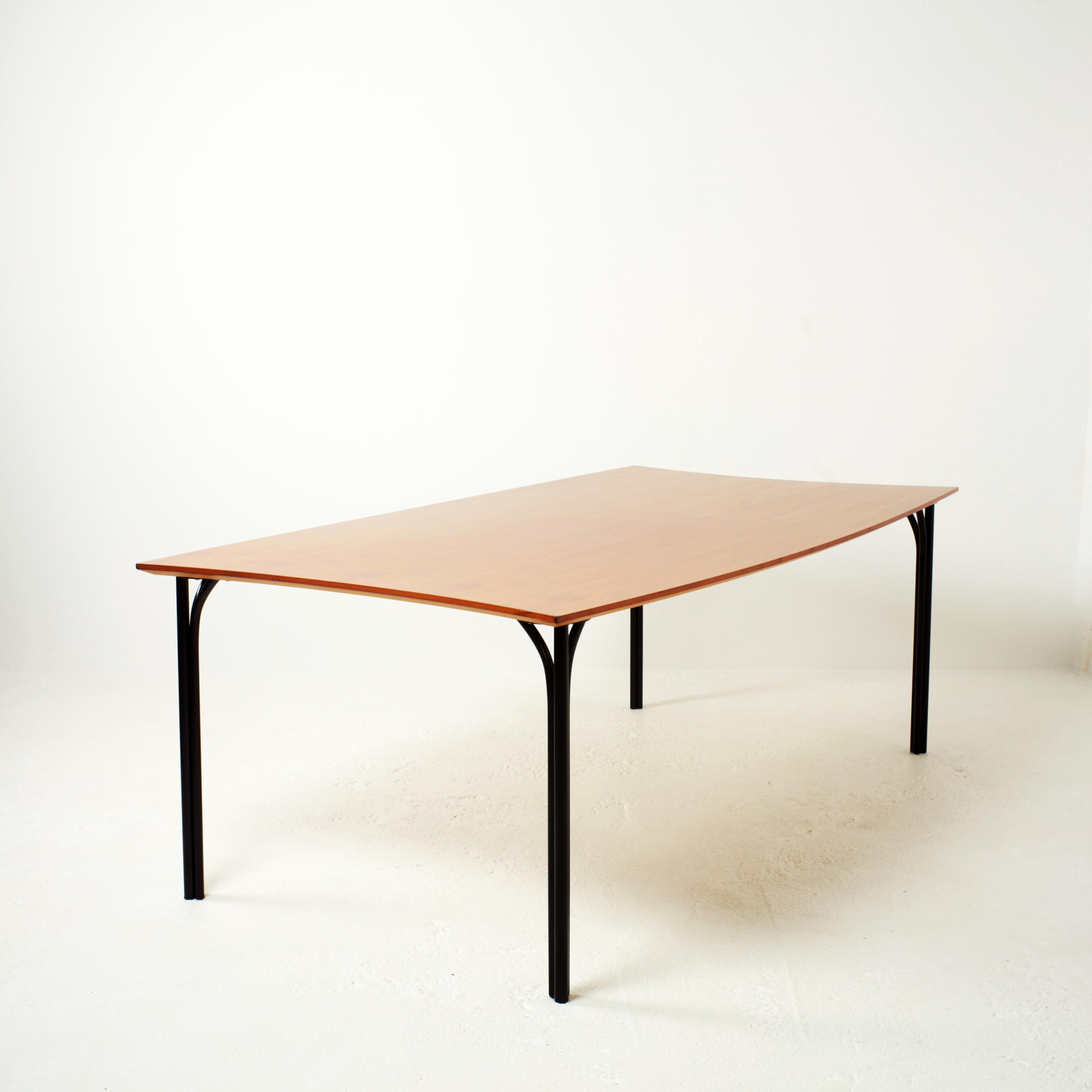 This table by Nanna Ditzel is made of cherry wood veneer with metal legs. The table is wonderful as a dining table or conference table. Little signs of wear according to the age.
The legs have been re-lacquered.
The length is convex and the width