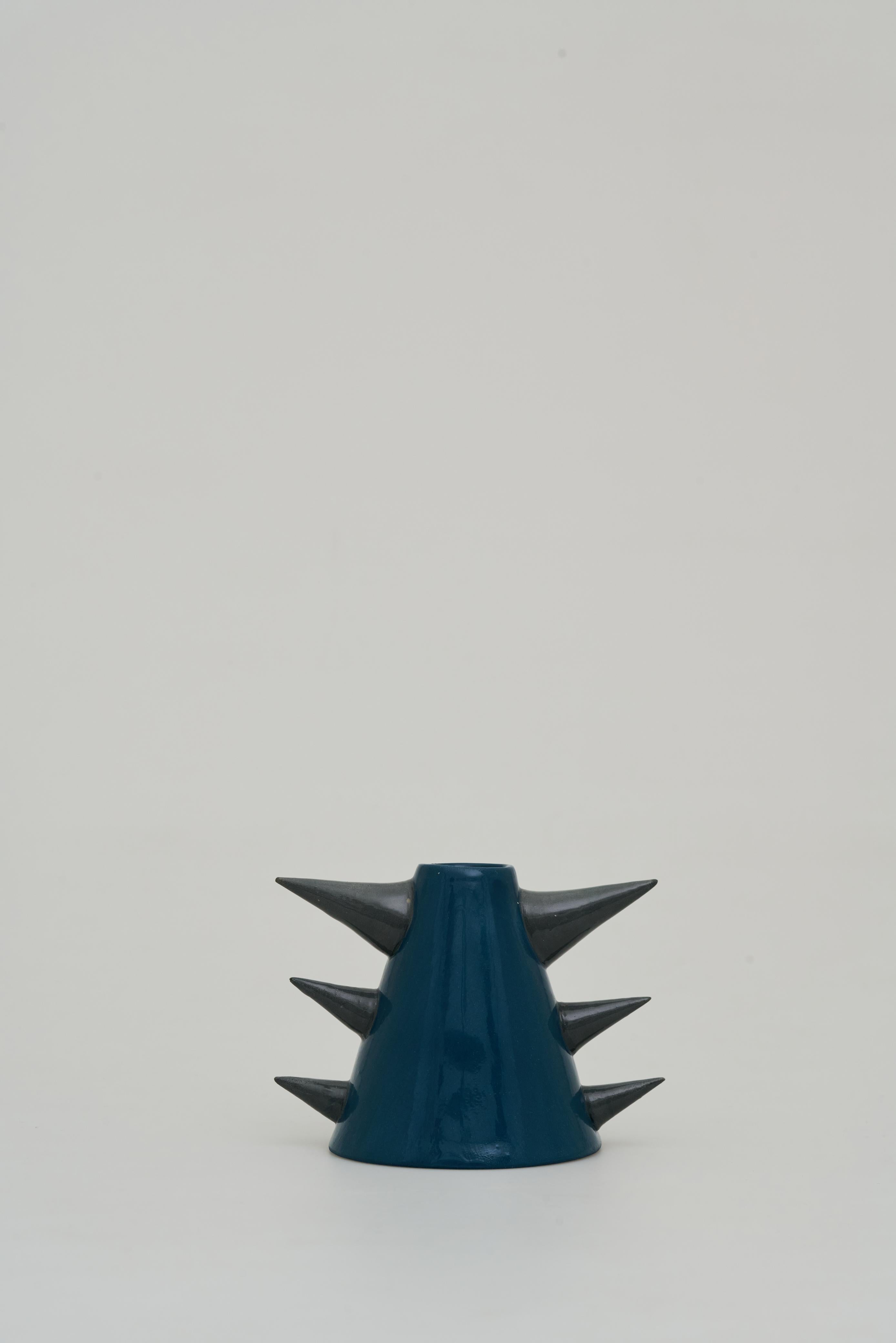 Candeliere scultoreo in gres Dino Blue, design contemporaneo