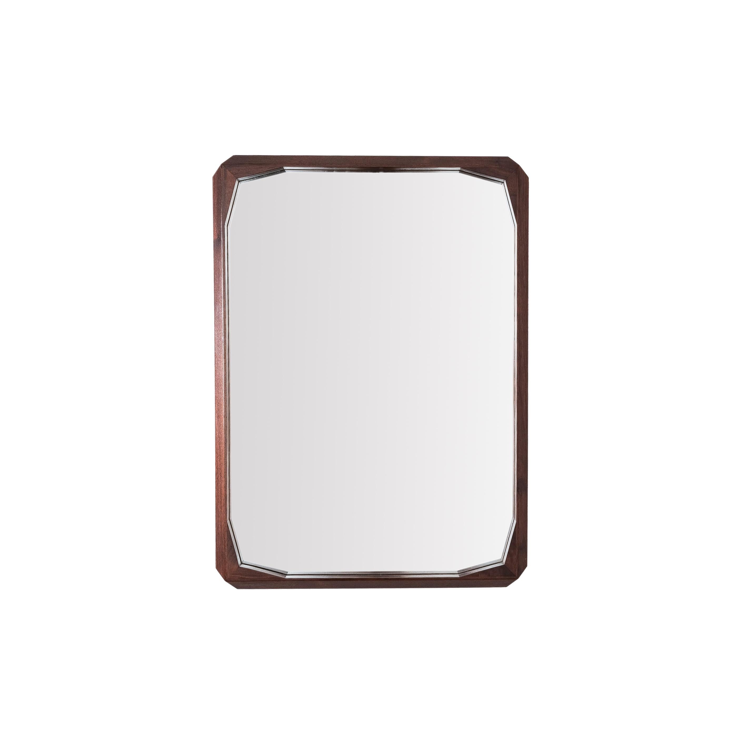 Rectangular walnut mirror by Dino Cavalli, 1960's, Italy

Dino Cavalli vintage walnut-wood mirror, midcentury, Italy. This mirror is in very good condition, with no cracks, chips or damages to the wood or glass. Superficial wear according to time