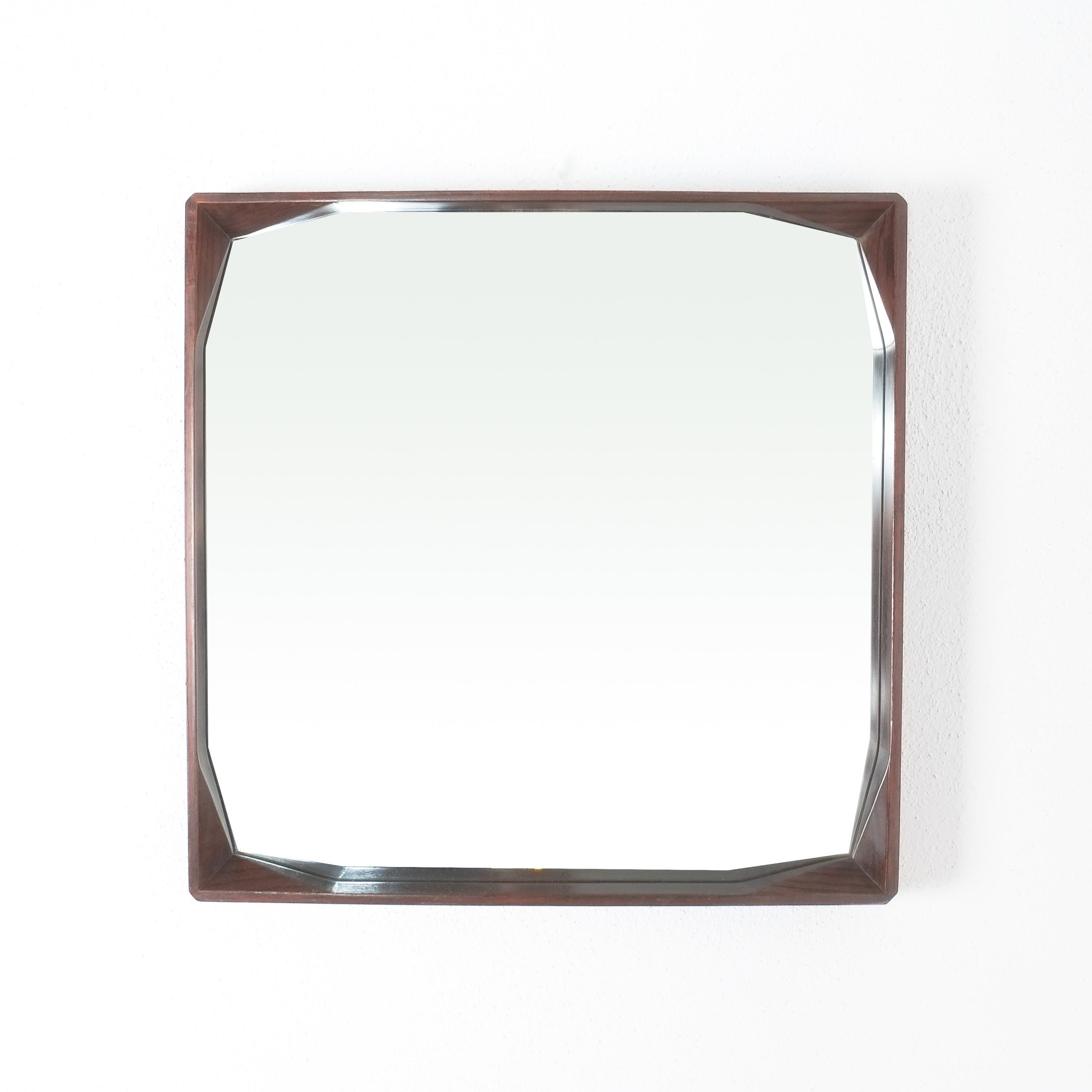 Dino Cavalli walnut mirror, midcentury, Italy

Dino Cavalli rectangular walnut mirror, midcentury, Italy. Measuring 24.4