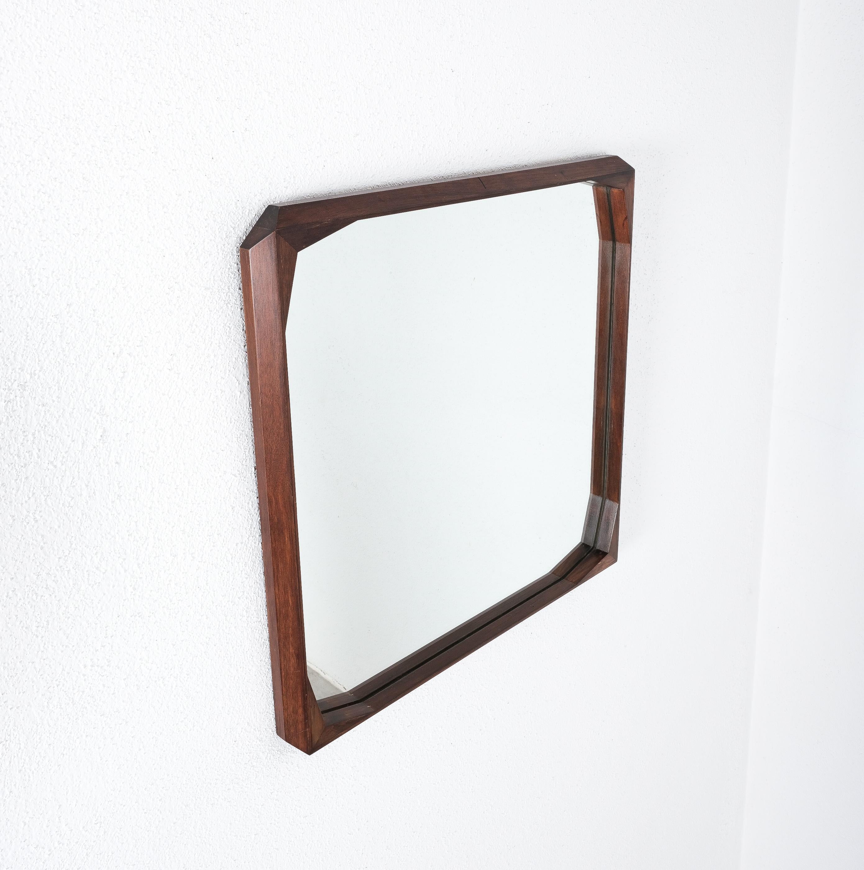 Dino Cavalli Walnut Mirror, Midcentury, Italy In Good Condition For Sale In Vienna, AT