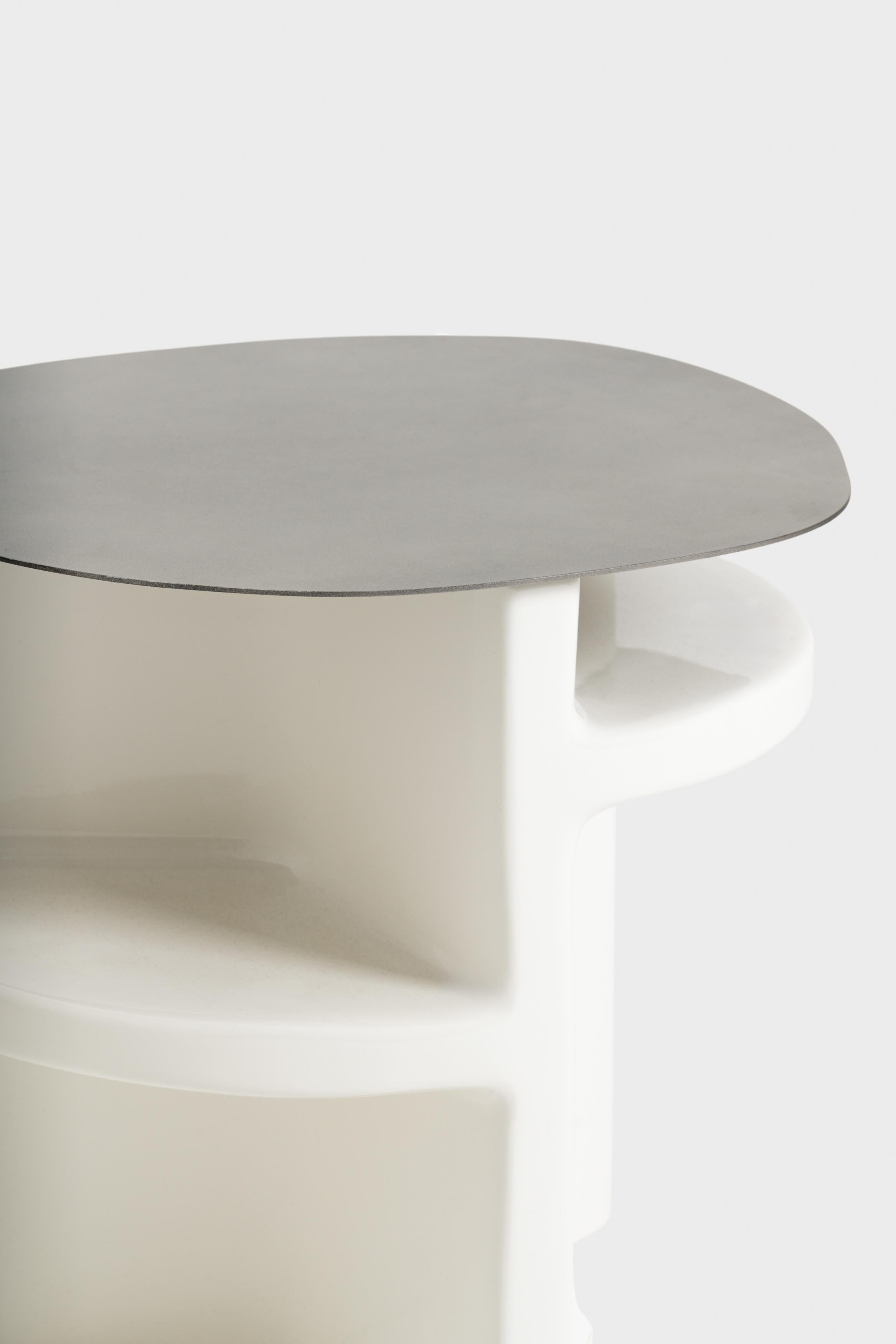 italien Table Dino en béton et laiton oxydé par Matteo Cibic en vente