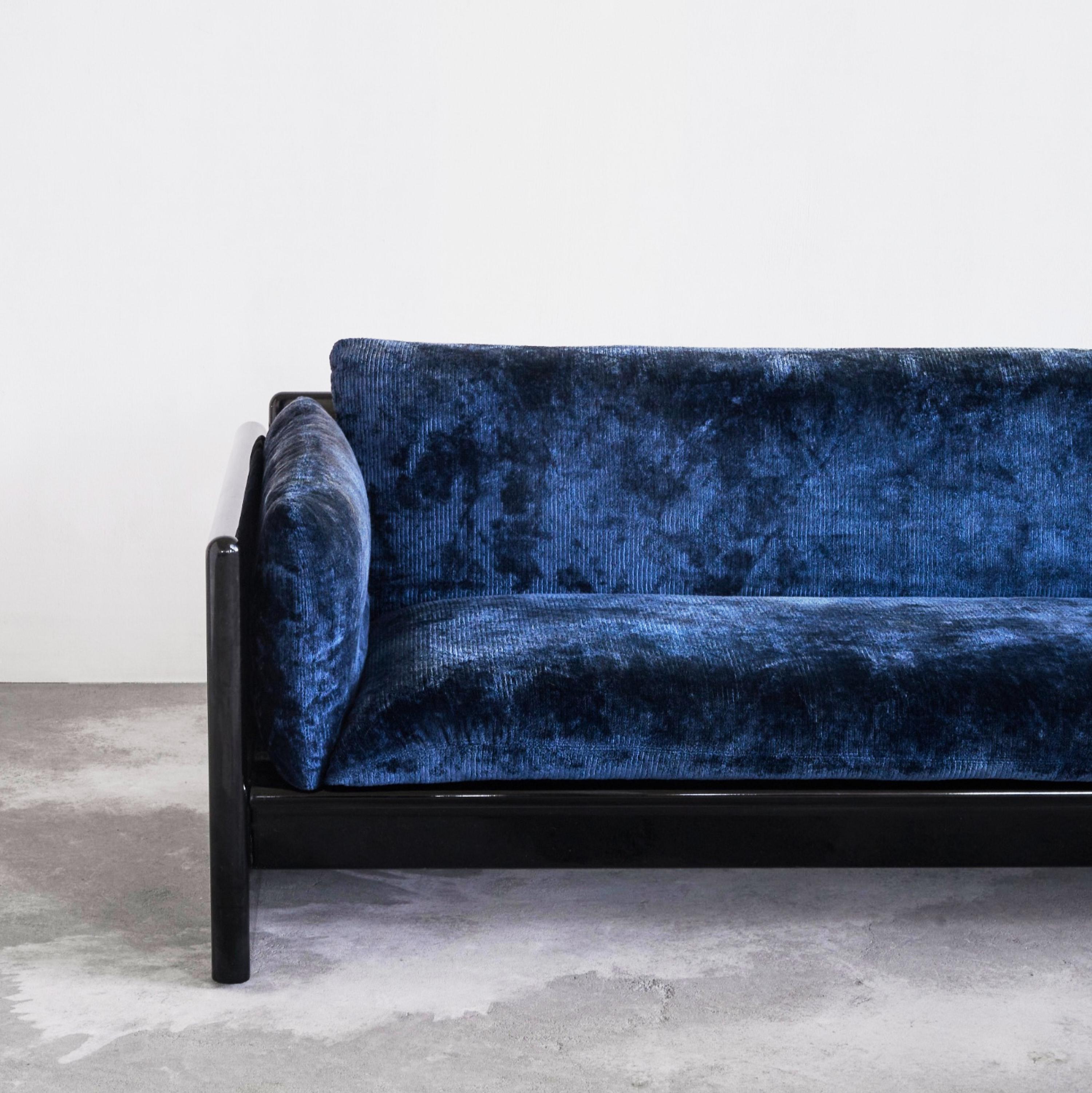Dino Gavina „Simone“ Sofa aus blauem Samt für Studio Simon, 1971 (Italienisch)