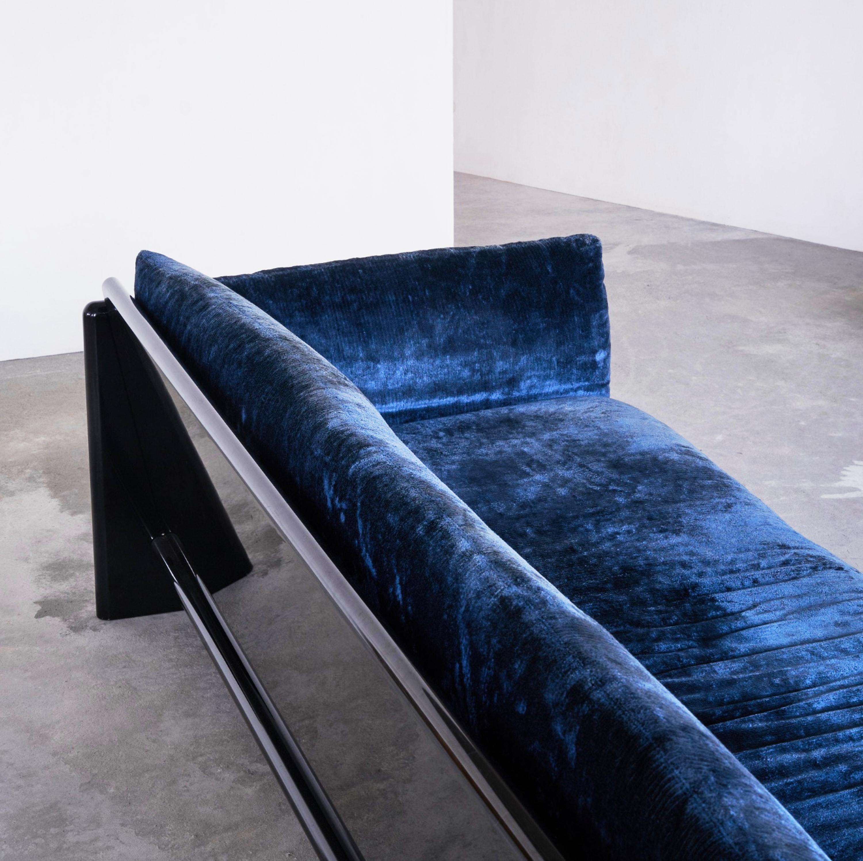 Dino Gavina „Simone“ Sofa aus blauem Samt für Studio Simon, 1971 (20. Jahrhundert)