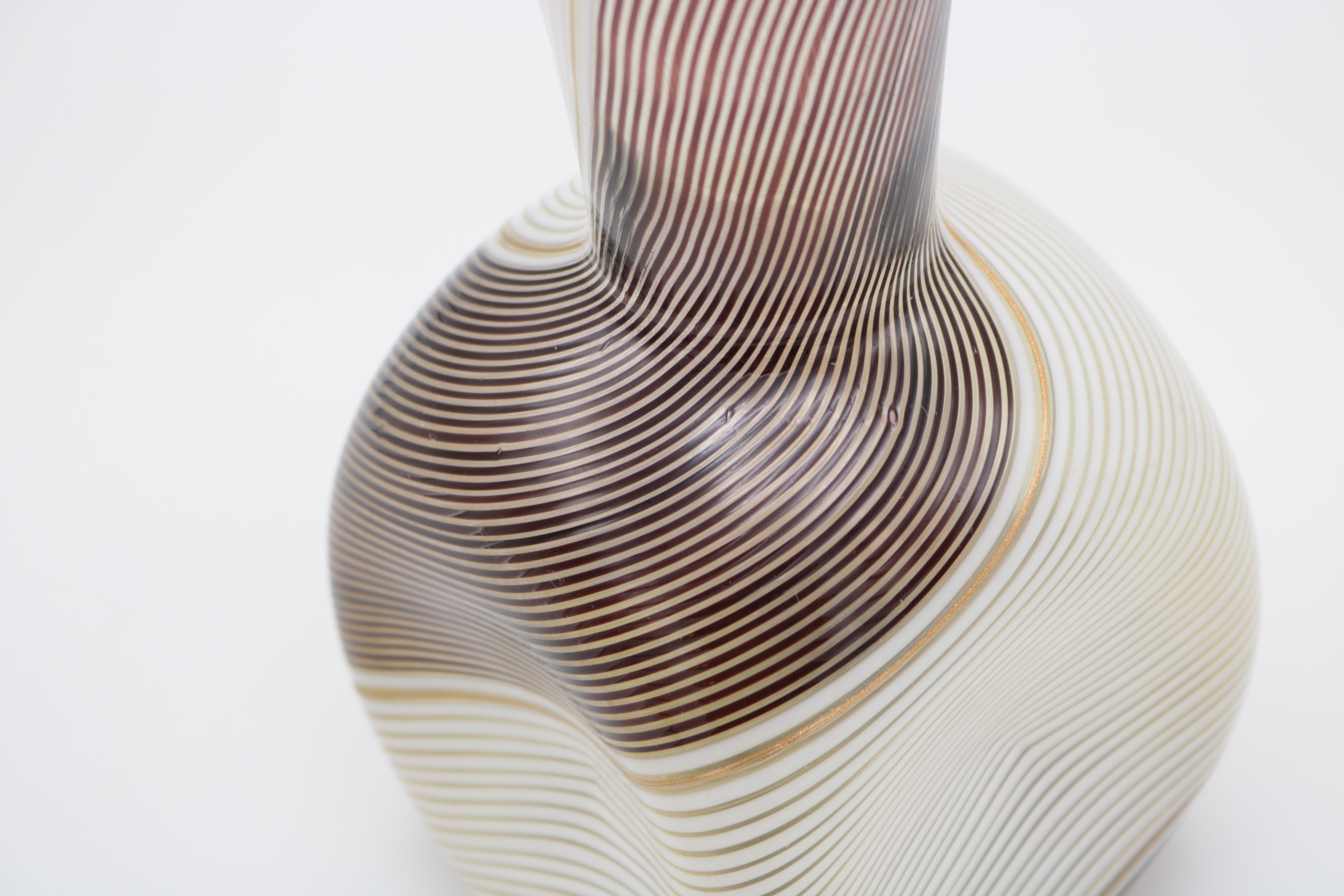 italien Vase en verre d'art Dino Martens en vente