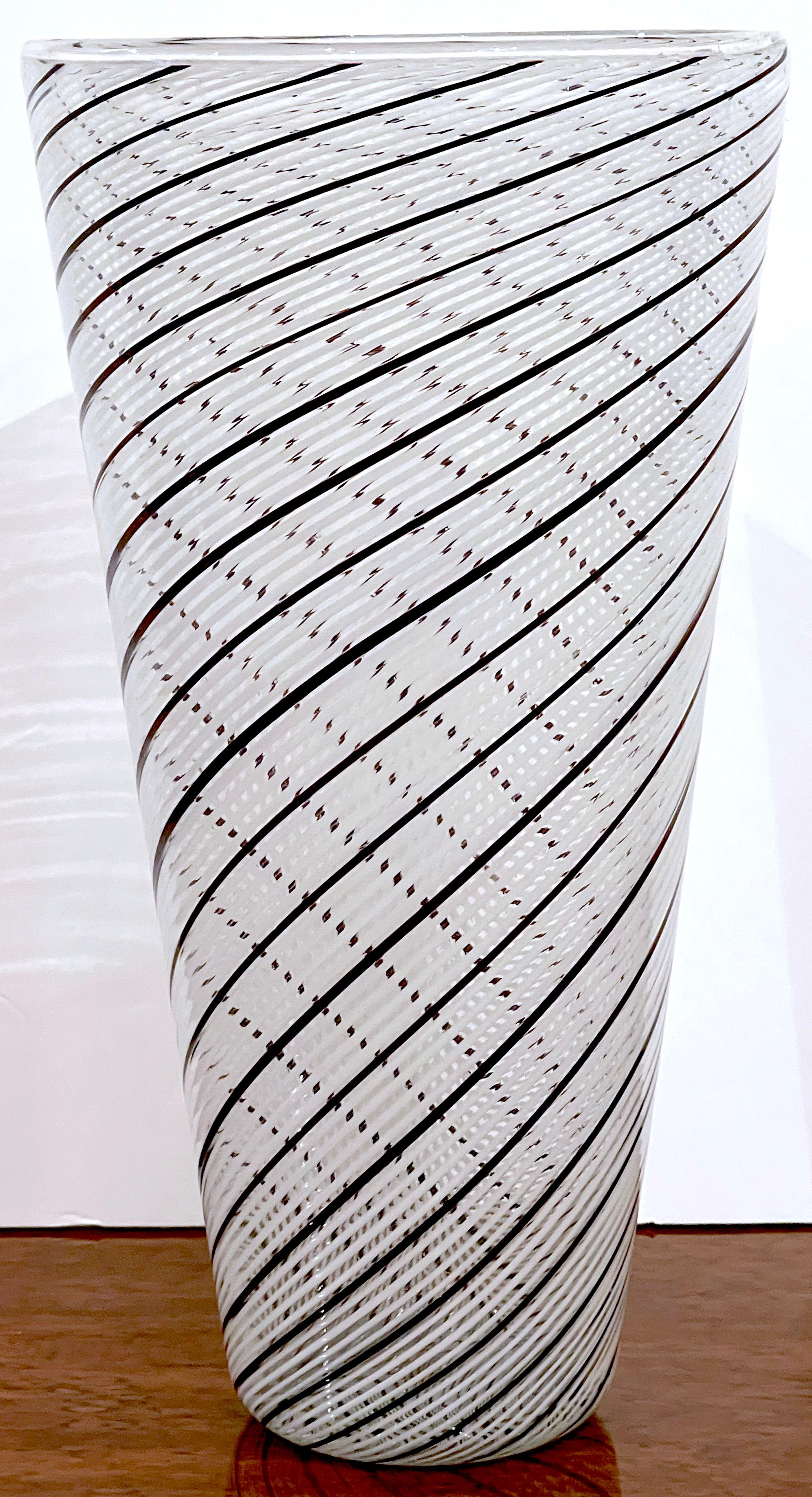 Dino Martens ( Atrib.) Black & White Mezza Filigrana Murano Cylindrical Vase 
Italy, circa 1950s
Dino Martens (1894–1970) was an Italian painter and designer particularly noted for his glass work trained at the Accademia di Belle Arti , Most often