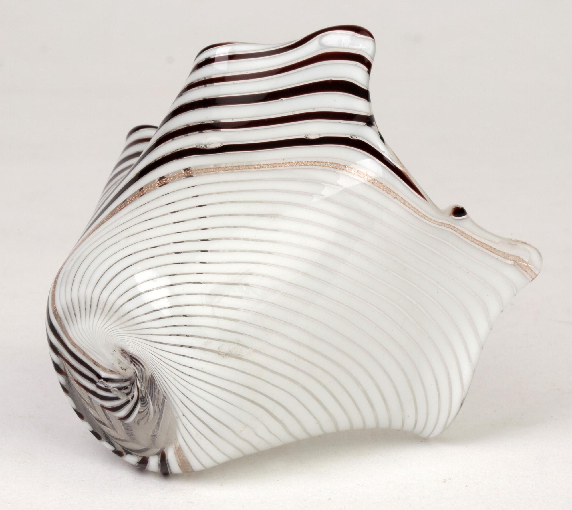 A stunning miniature midcentury Italian Murano art glass fazzoletto (handkerchief) vase designed by Dino Martens for Aureliano Toso, circa 1954. The vase is made in the Fasce Bianco Nero design combining white and black ribbons with a gold