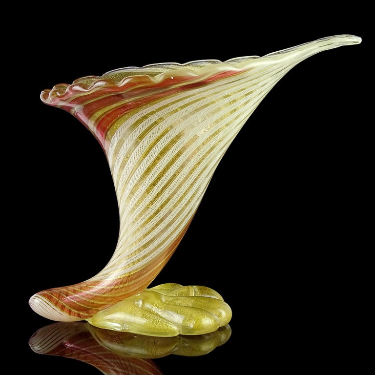 Dino Martens Aureliano Toso Murano Gold Flecks Italian Art Glass Flower Vase In Good Condition For Sale In Kissimmee, FL