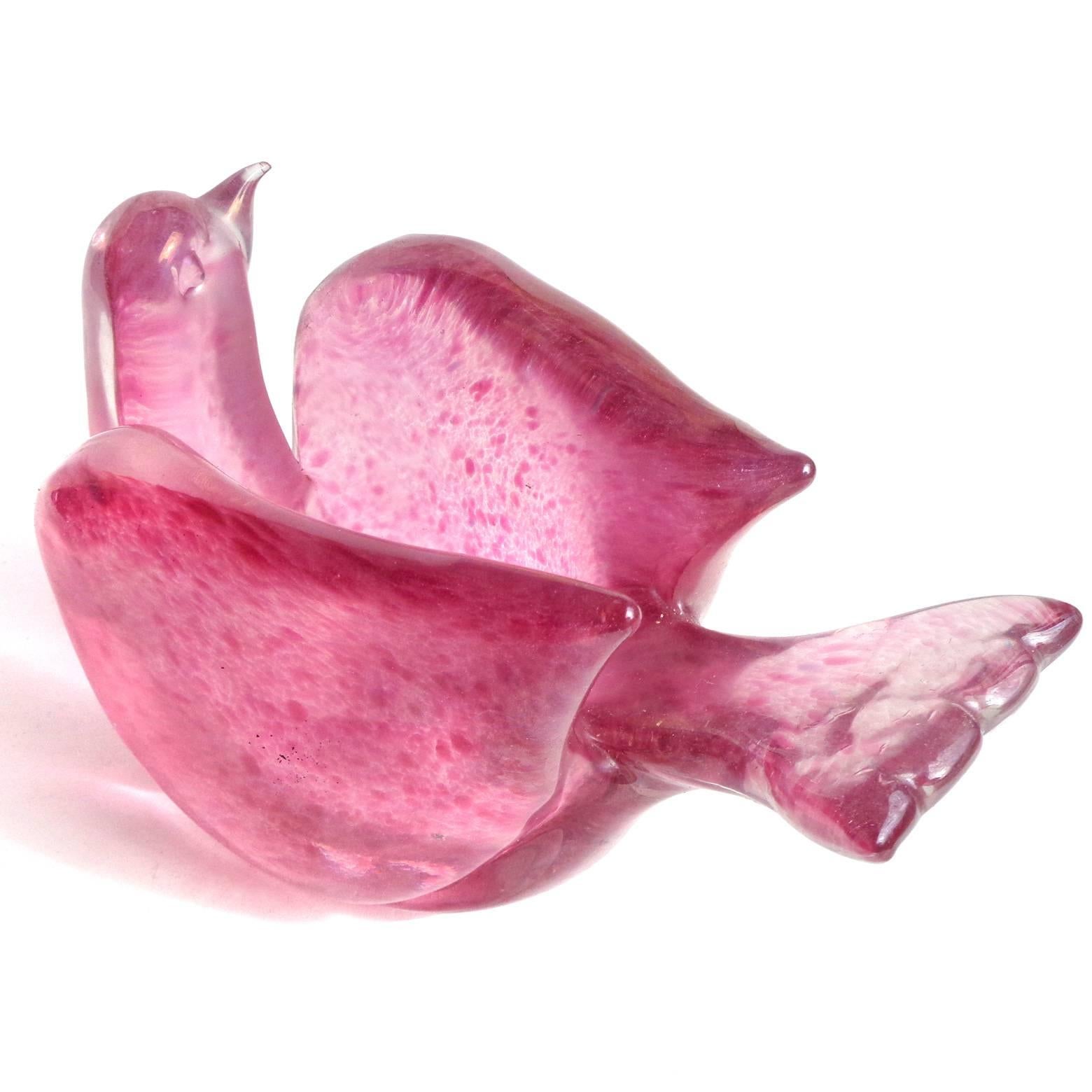 Mid-Century Modern Dino Martens Aureliano Toso Murano Pink Iridescent Italian Art Glass Bird Bowl