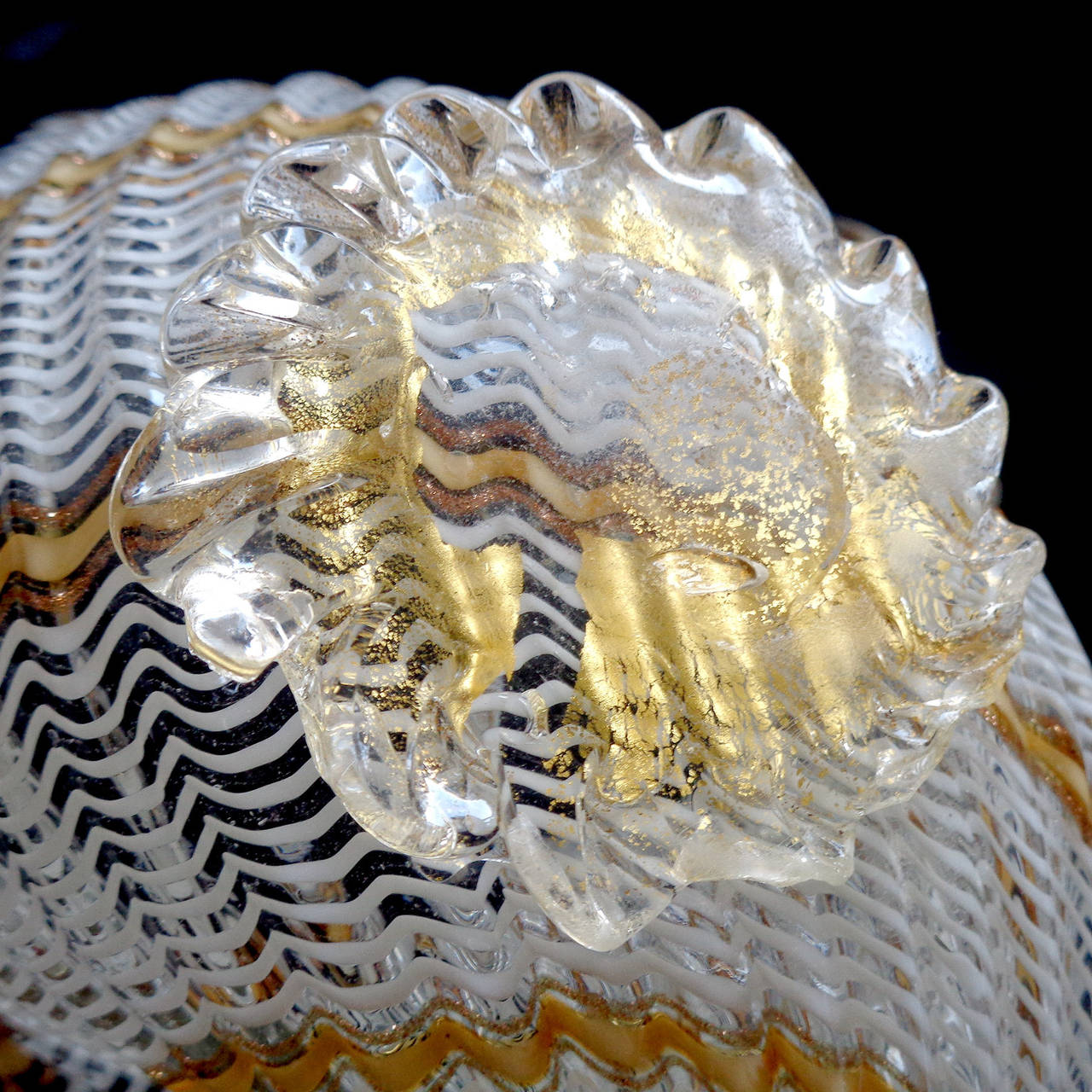 20th Century Dino Martens Aureliano Toso Murano Ribbons Italian Art Glass Seashell Bowl