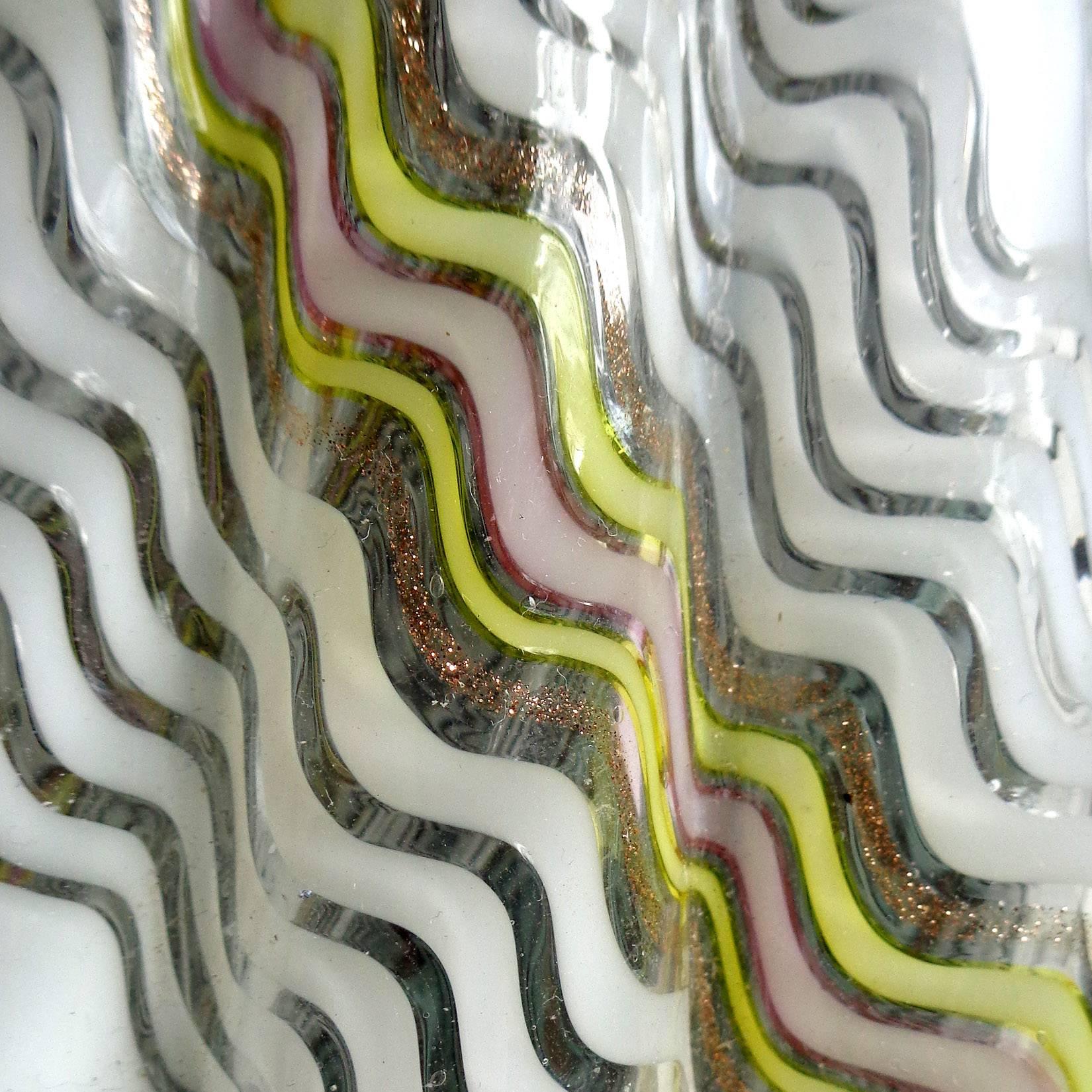Fait main Carafe en verre d'art italien de Dino Martens Aureliano Toso Murano à ruban zigzag en vente