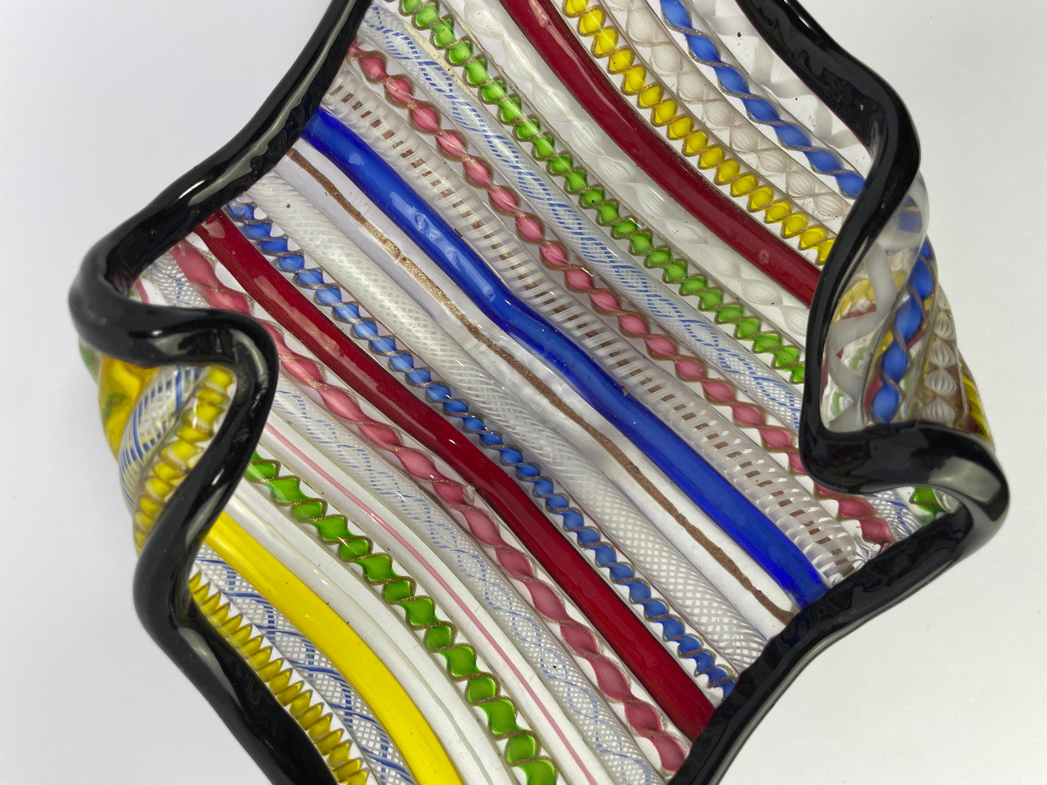 Dino Martens AVEM Murano Glas Schüssel Schale Centerpeice Multicolor Latticino Canes (Mitte des 20. Jahrhunderts) im Angebot