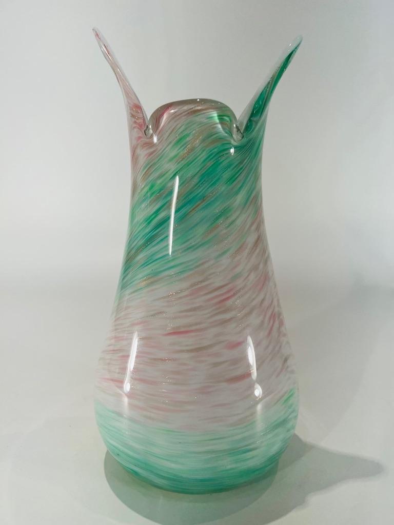 Incroyable vase en verre de Murano bicolore avec venturine circa 1950