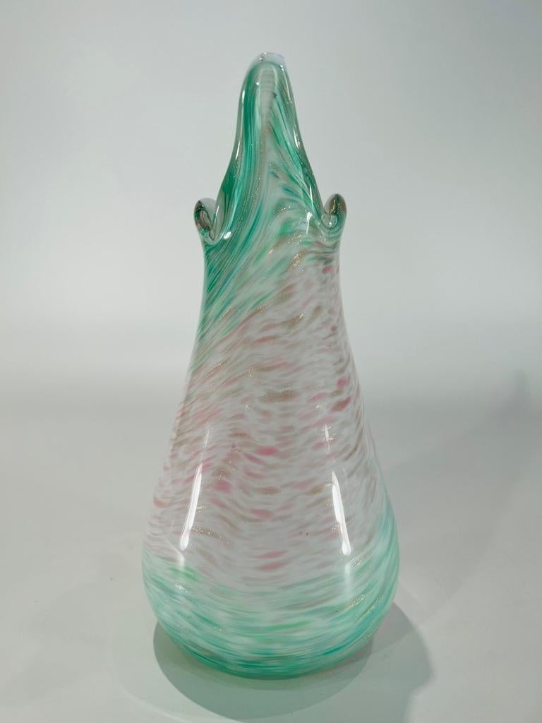 International Style Dino Martens bicolor Murano glass with venturine vase circa 1950 For Sale