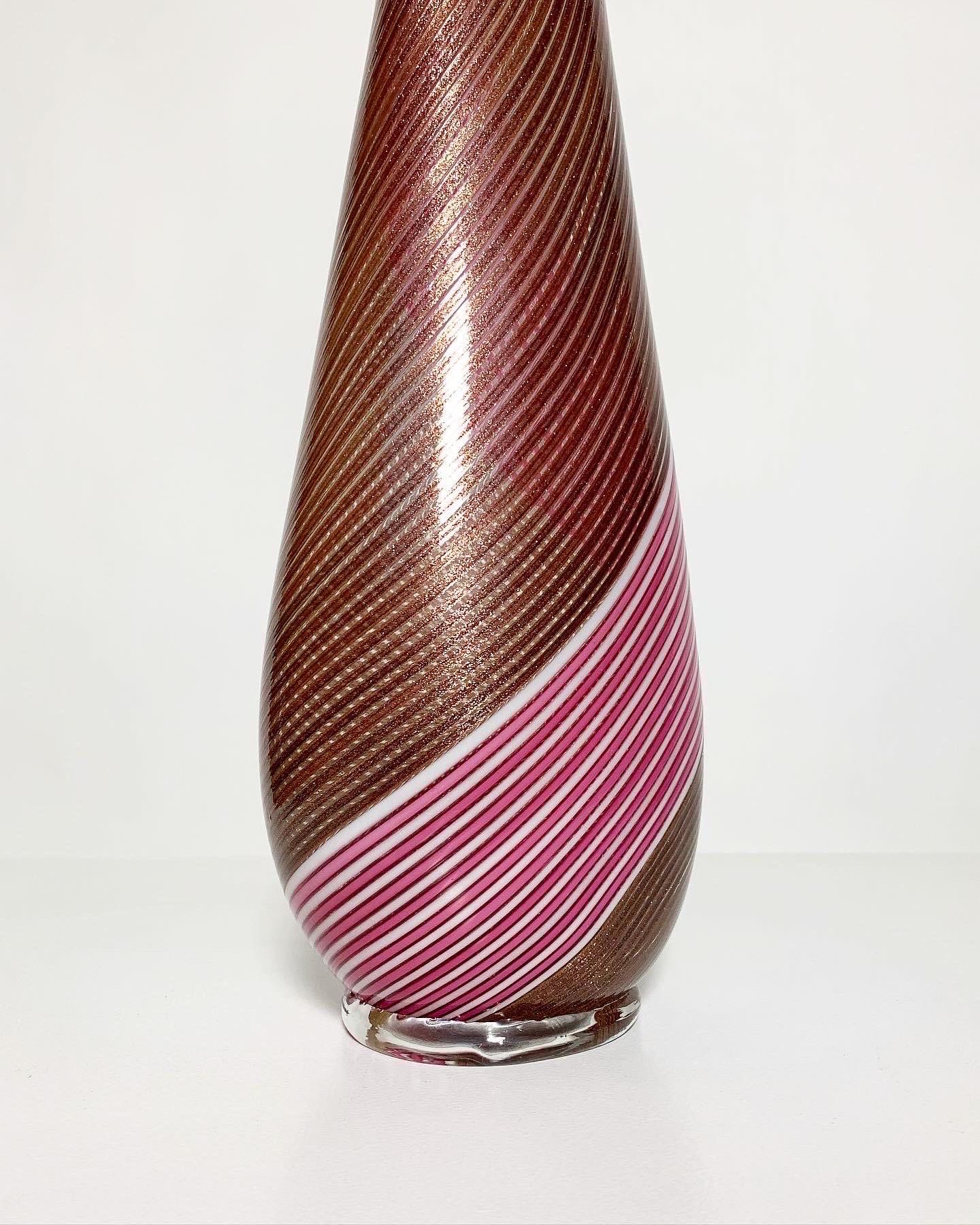 Dino Martens Filigrana Murano Vase Aureliano Toso, Italy, 1950s In Good Condition For Sale In Basel, BS