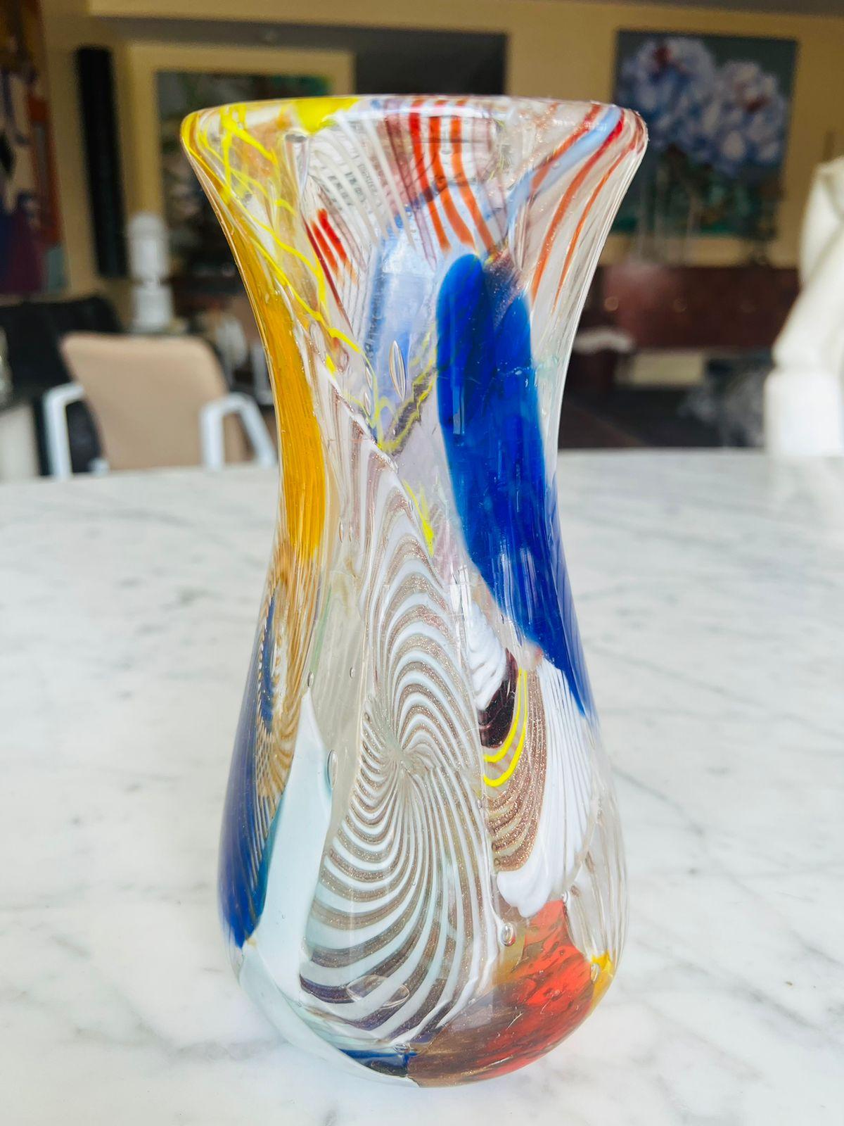 Mid-Century Modern Dino Martens pour Aureliano Toso 1950 Vase multicolore «frammentato » de Murano.  en vente