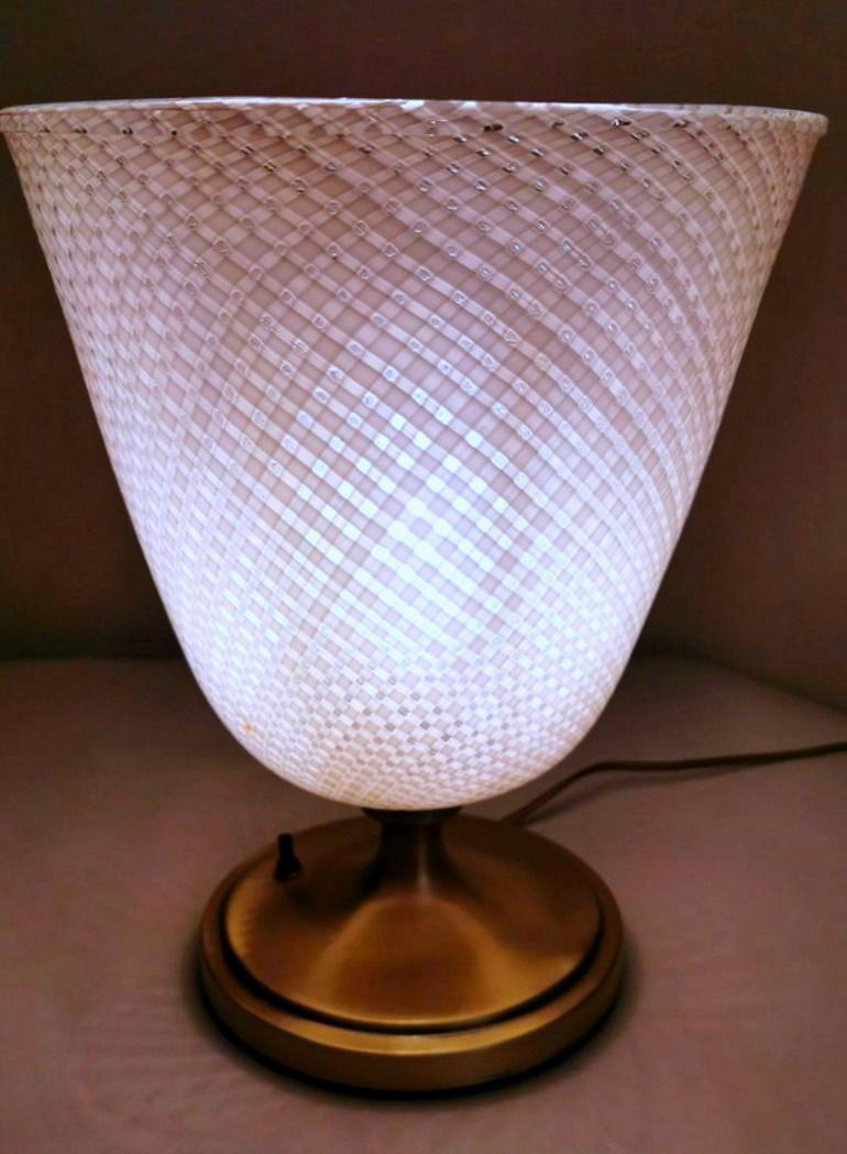 Mid-Century Modern Dino Martens lampe « Attributed » en filigrane de Murano « Reticello » pour Aureliano Toso en vente
